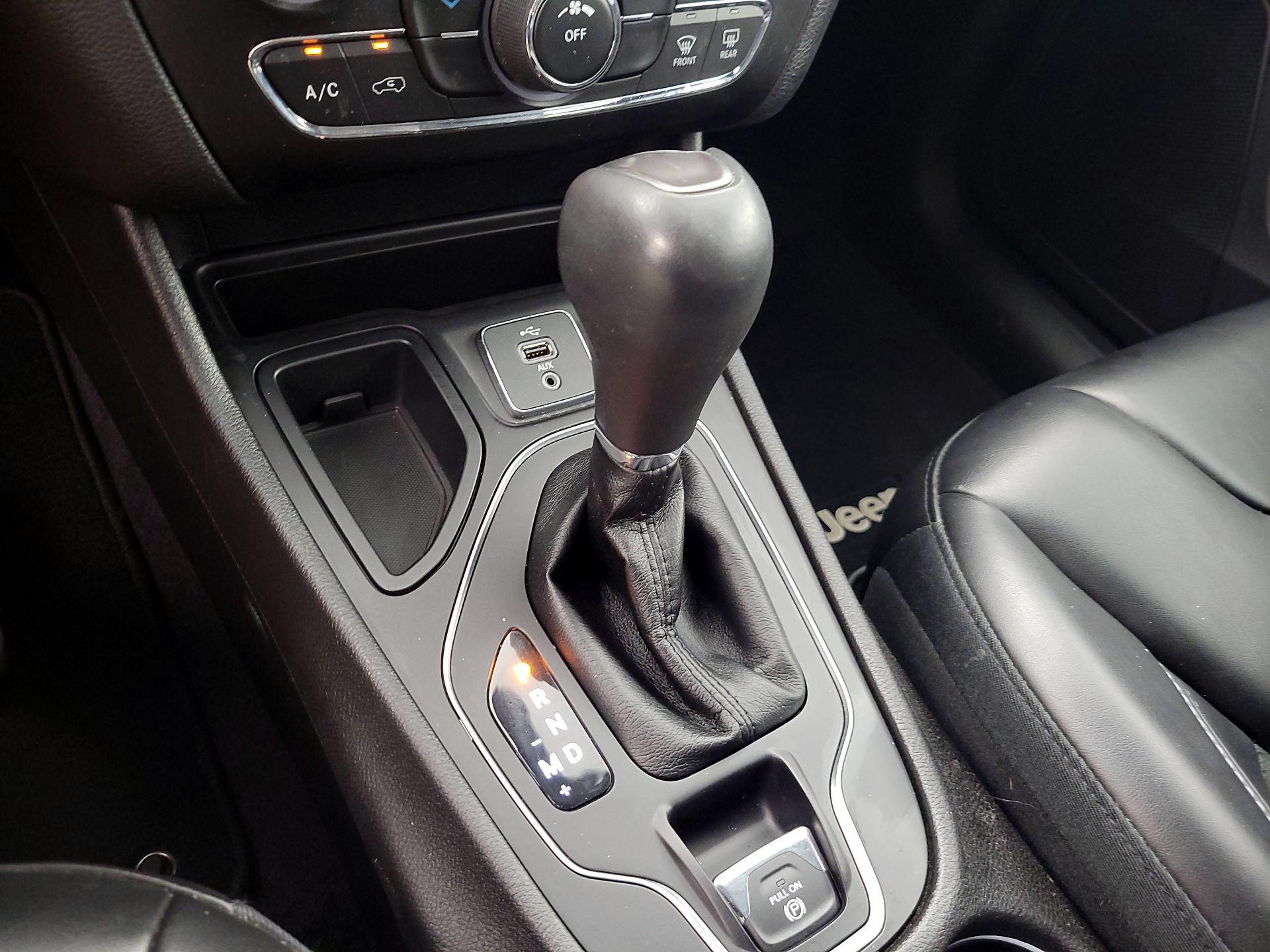 Thumbnail: 2019 Jeep Cherokee - 17