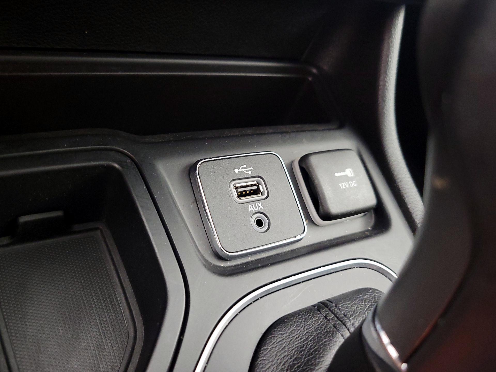 Thumbnail: 2019 Jeep Cherokee - 18