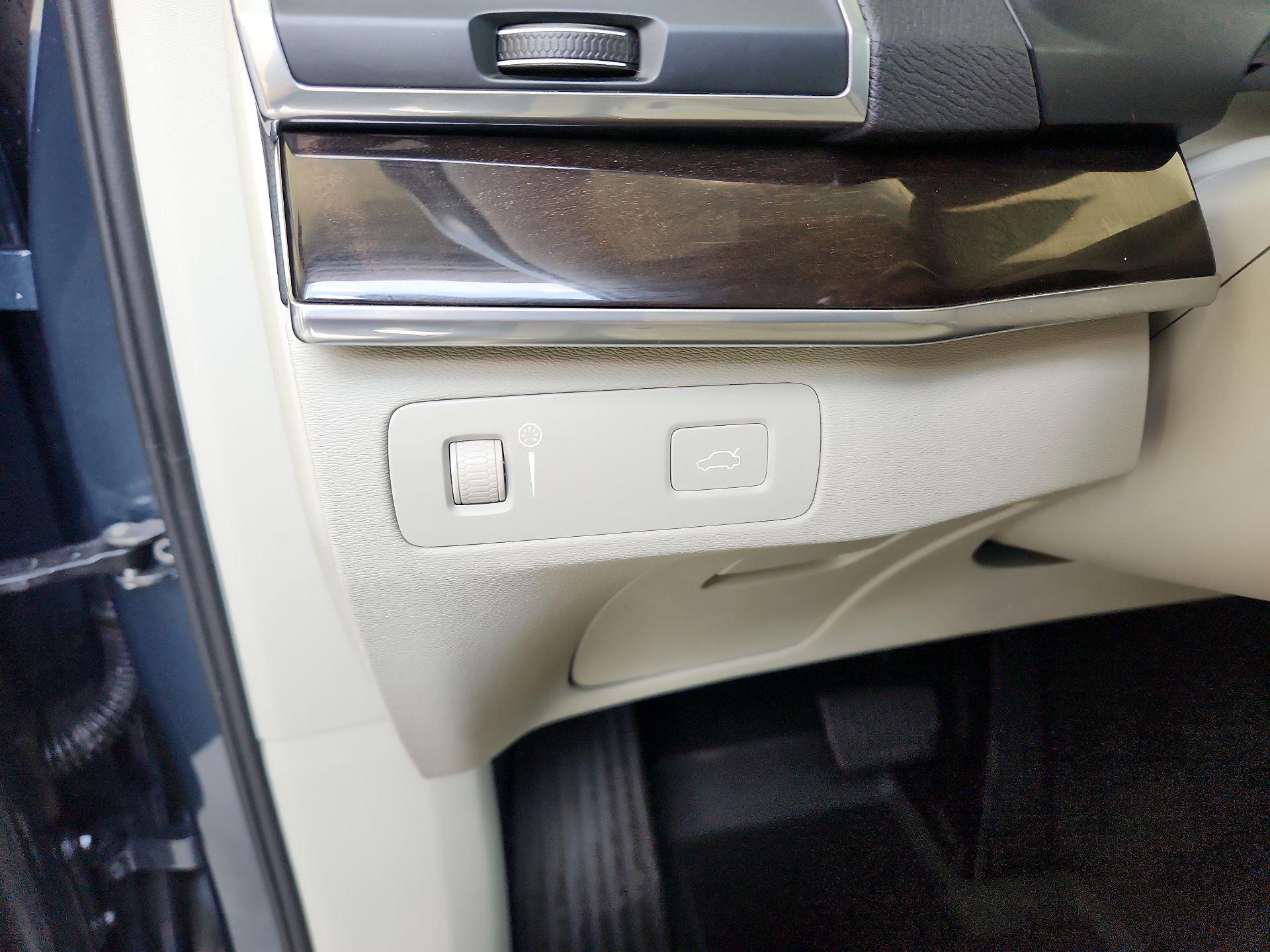Thumbnail: 2019 Volvo XC90 - 13