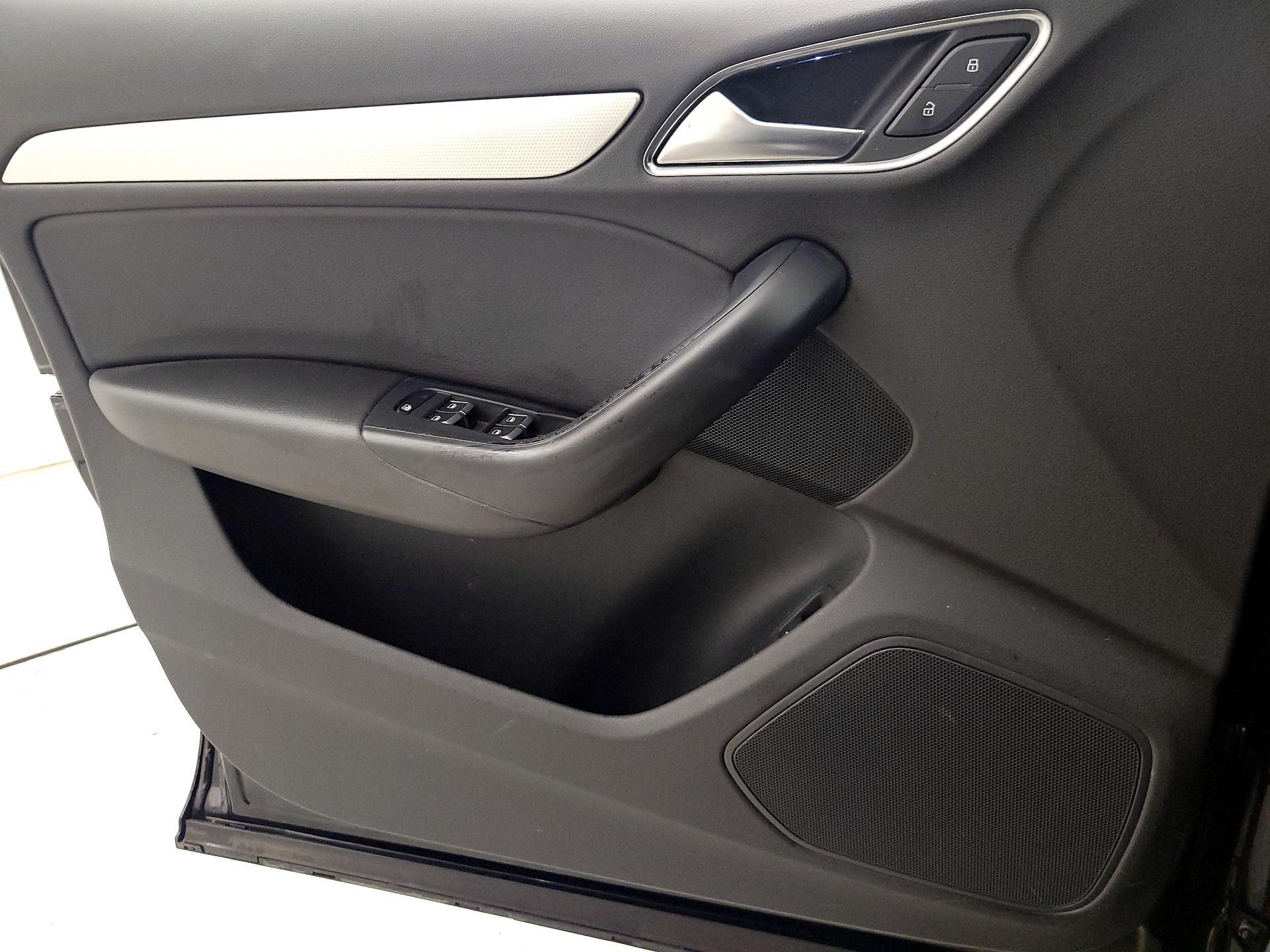 Thumbnail: 2015 Audi Q3 - 12