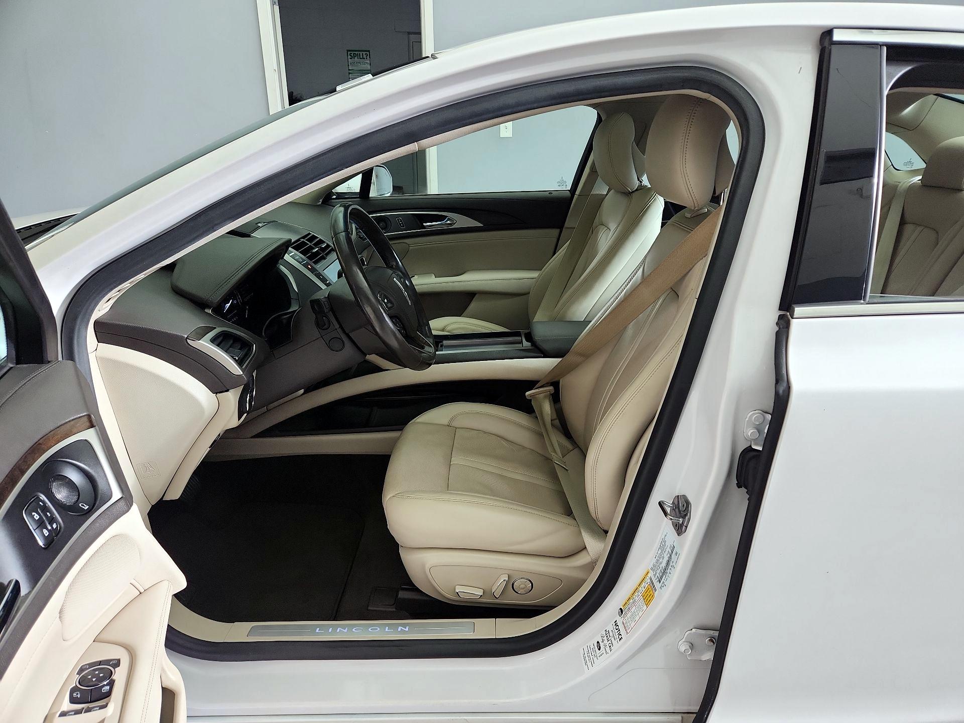 Thumbnail: 2019 Lincoln MKZ - 11
