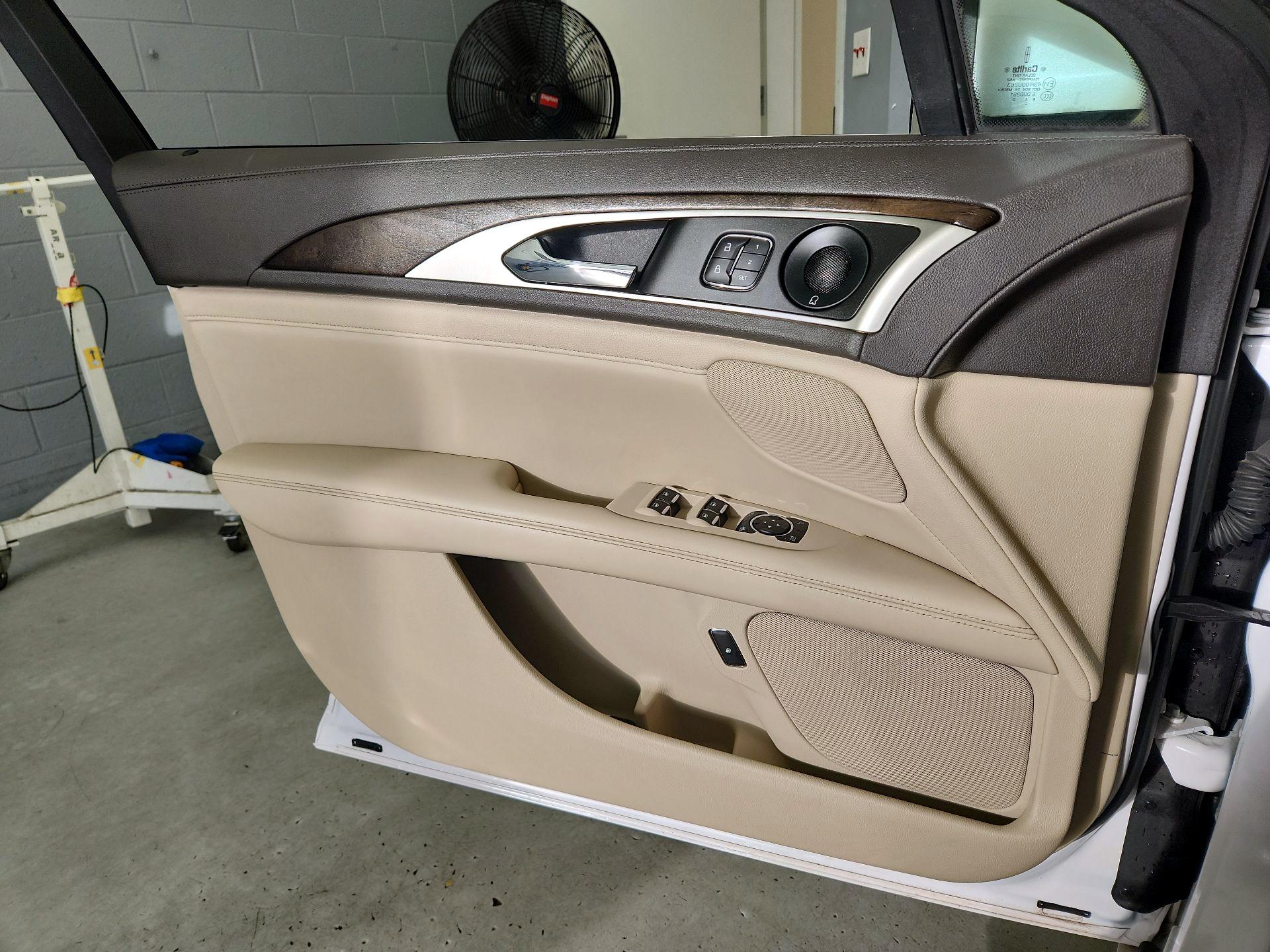 Thumbnail: 2019 Lincoln MKZ - 12