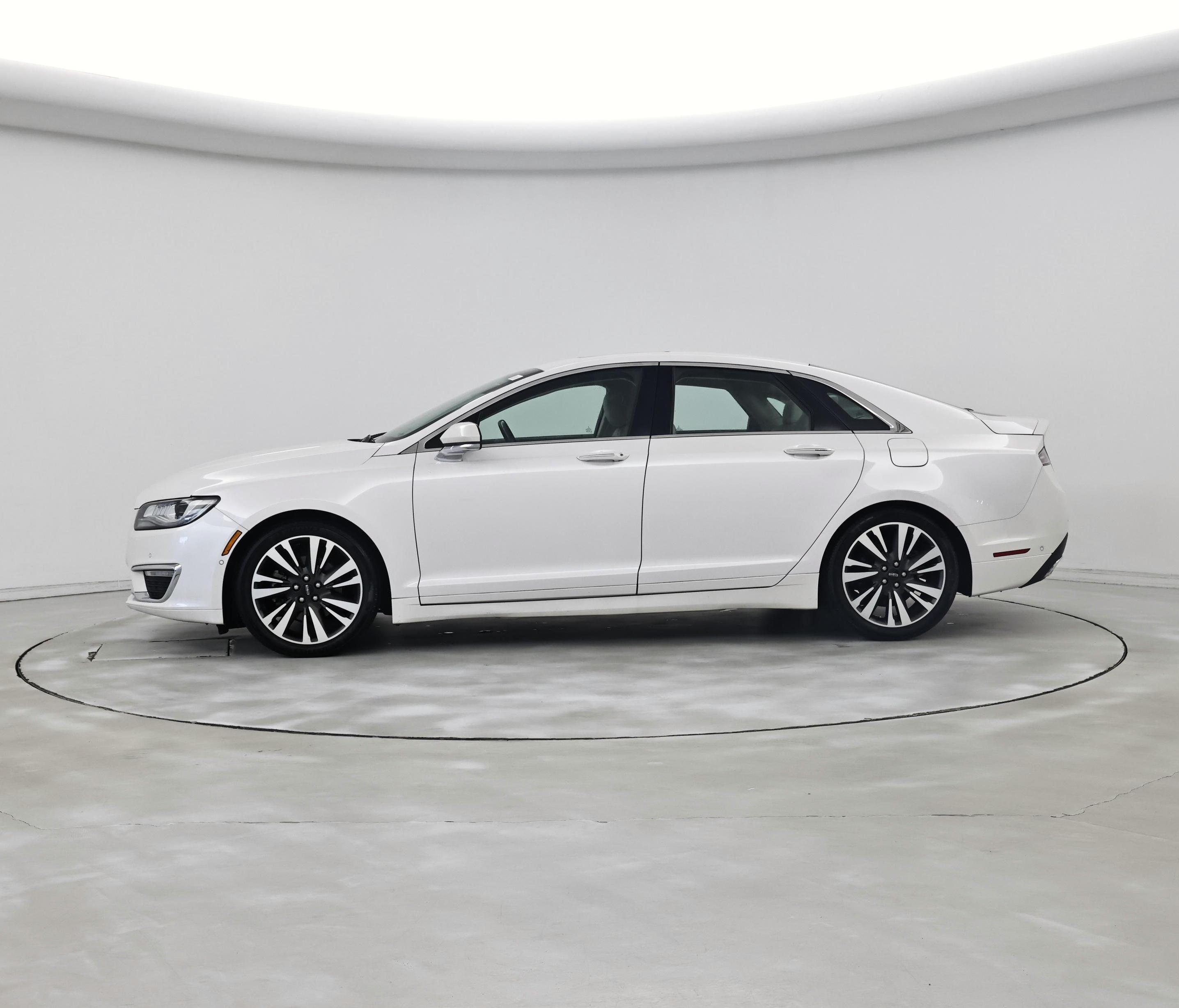 Thumbnail: 2019 Lincoln MKZ - 3