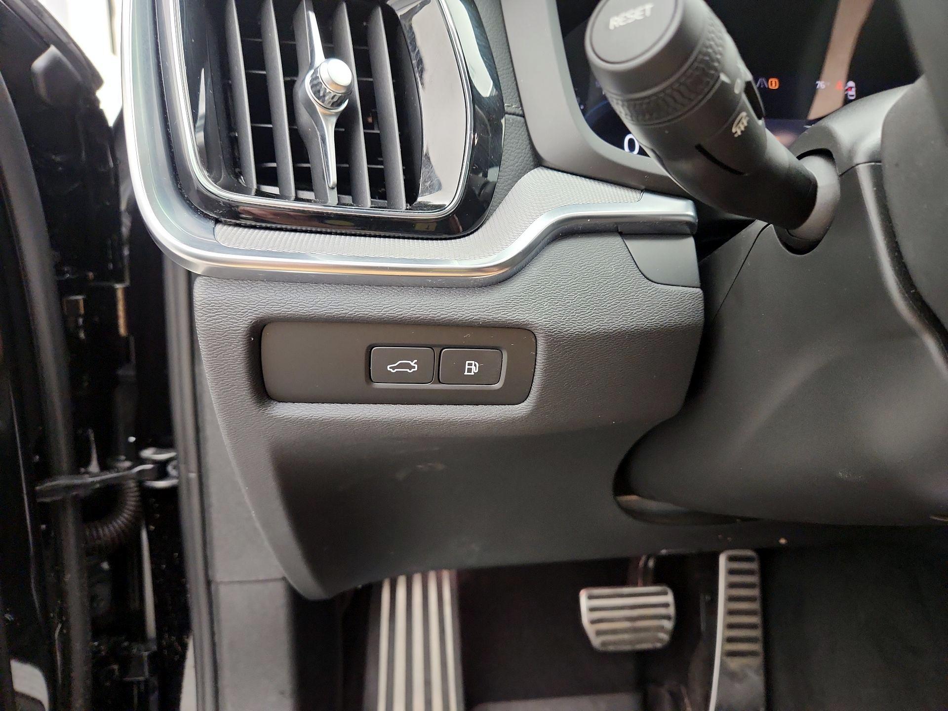 Thumbnail: 2024 Volvo V60 - 13