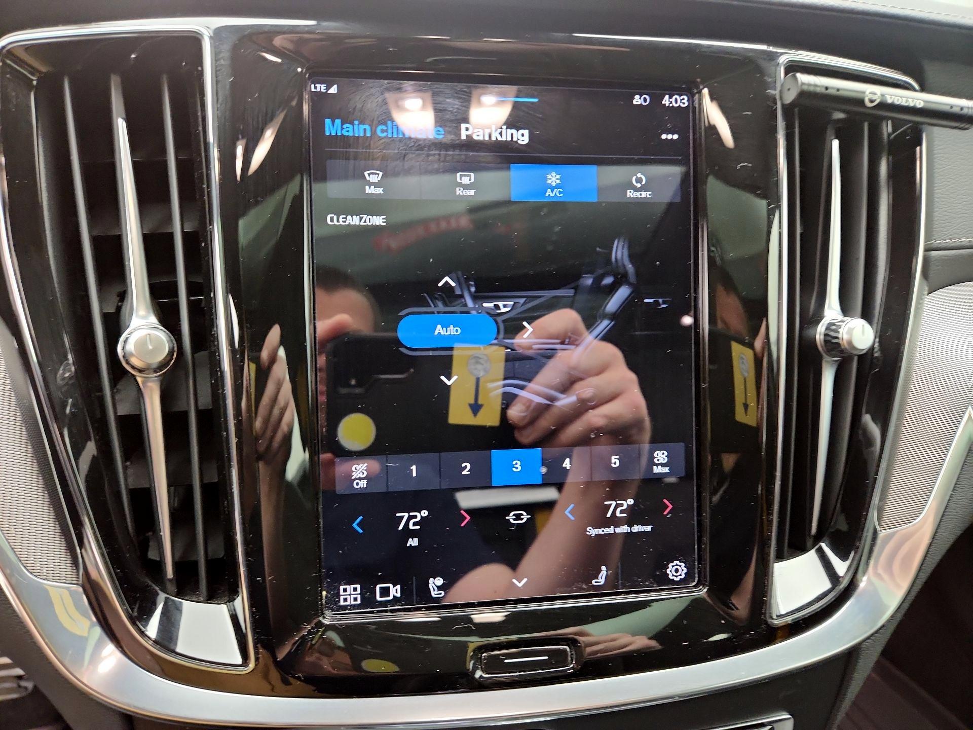 Thumbnail: 2024 Volvo V60 - 17