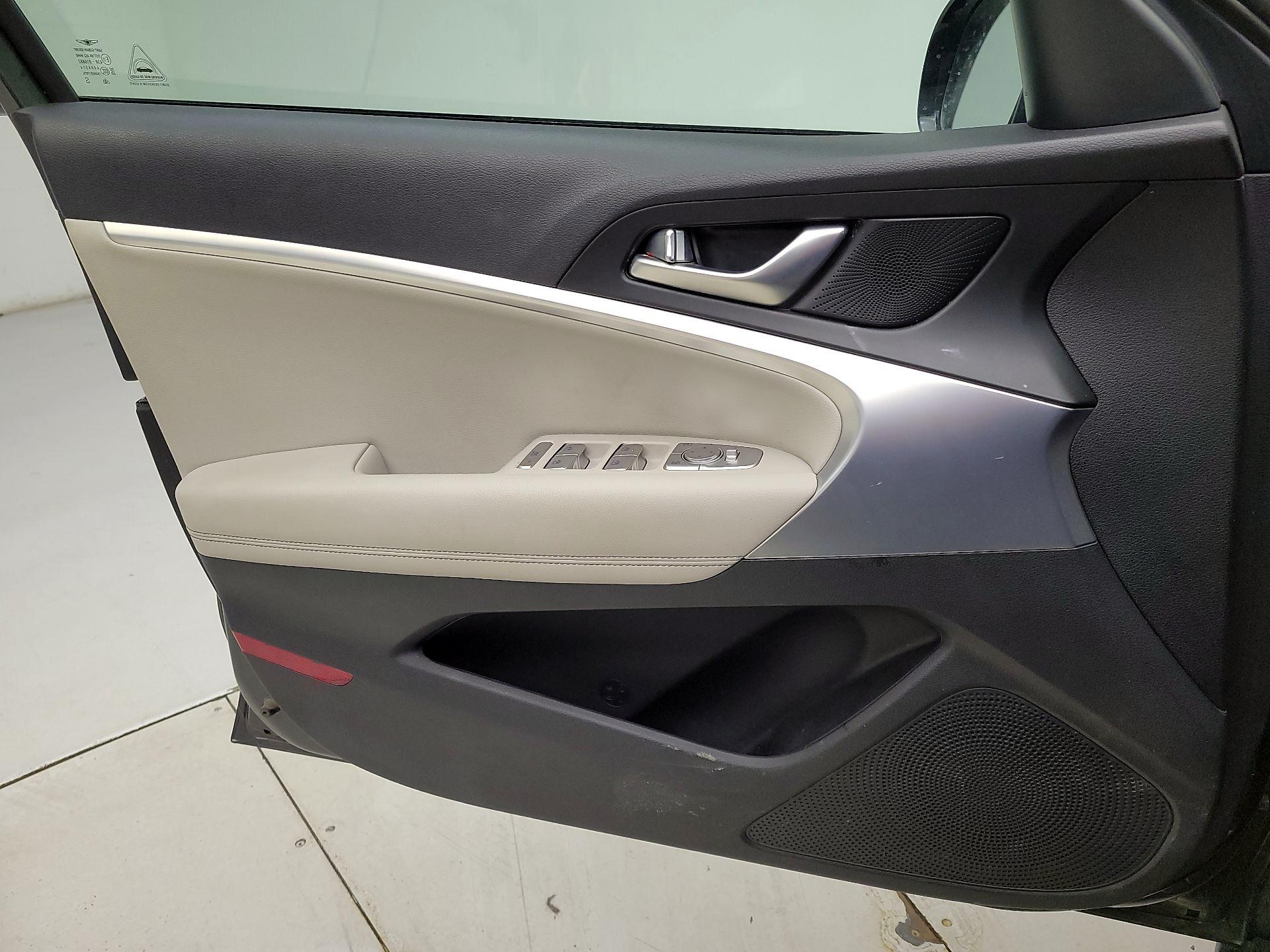 Thumbnail: 2023 Genesis G70 - 12