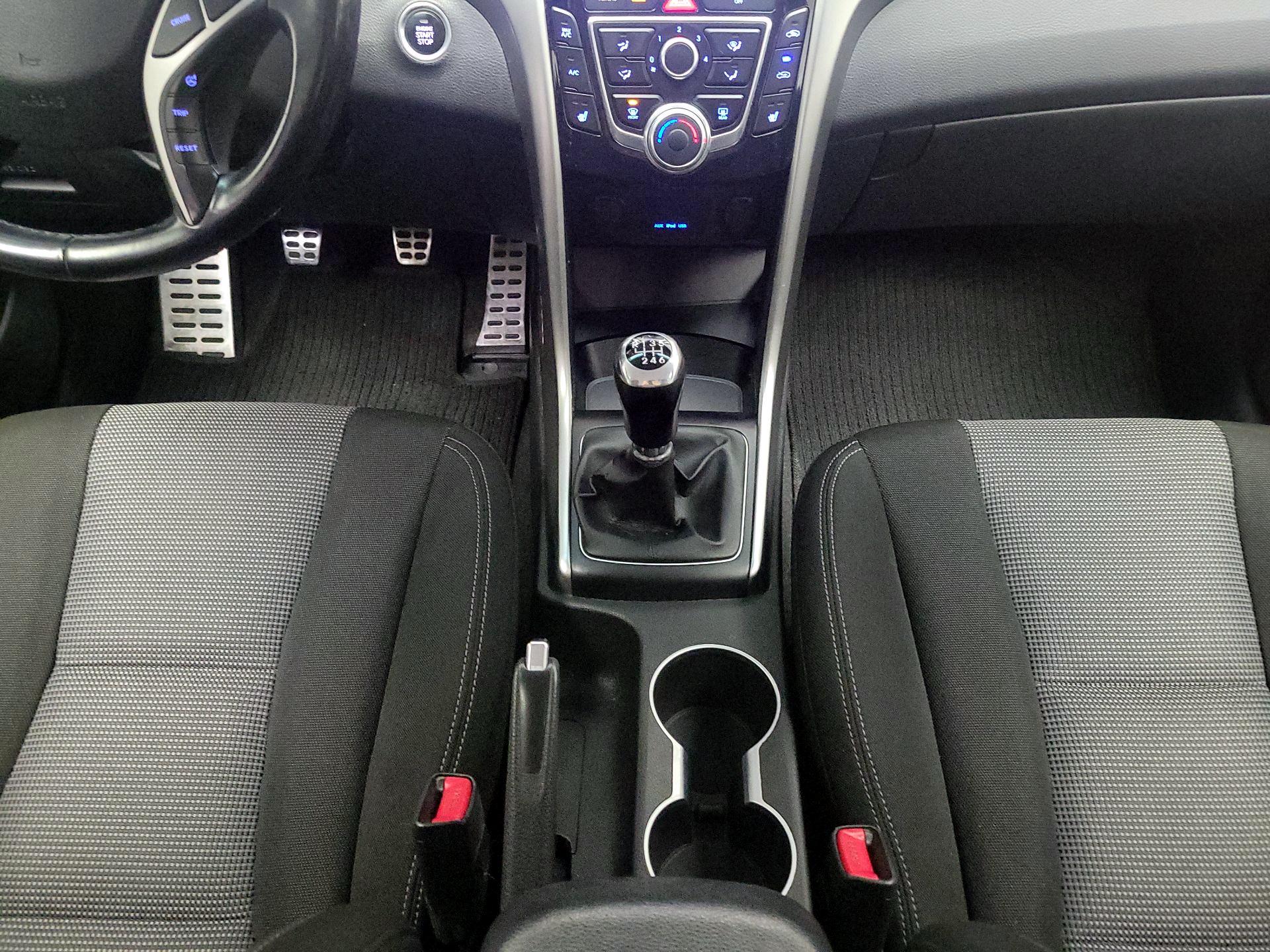 Thumbnail: 2013 Hyundai Elantra - 16