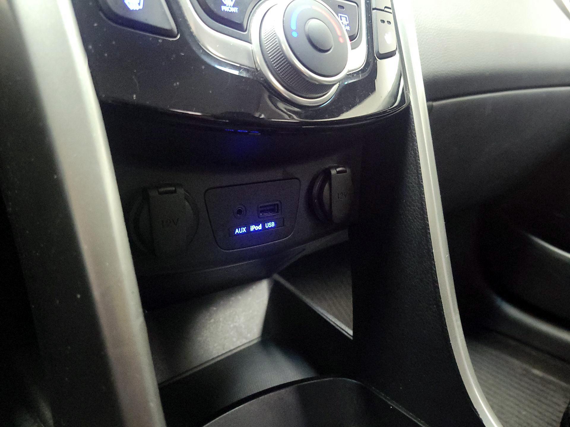 Thumbnail: 2013 Hyundai Elantra - 17
