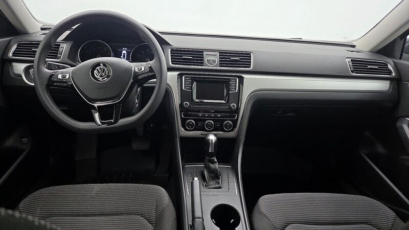 2017 Volkswagen Passat S 9