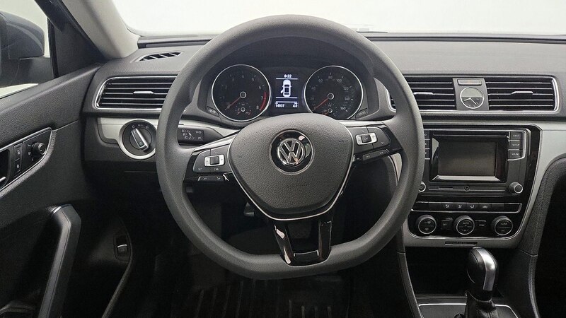 2017 Volkswagen Passat S 10