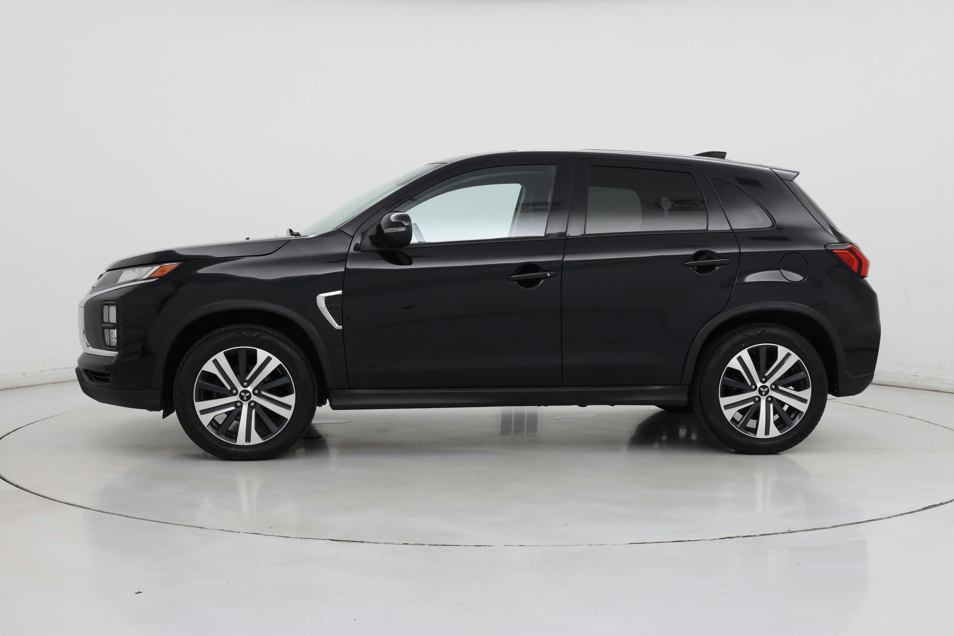 Thumbnail: 2021 Mitsubishi Outlander Sport - 3