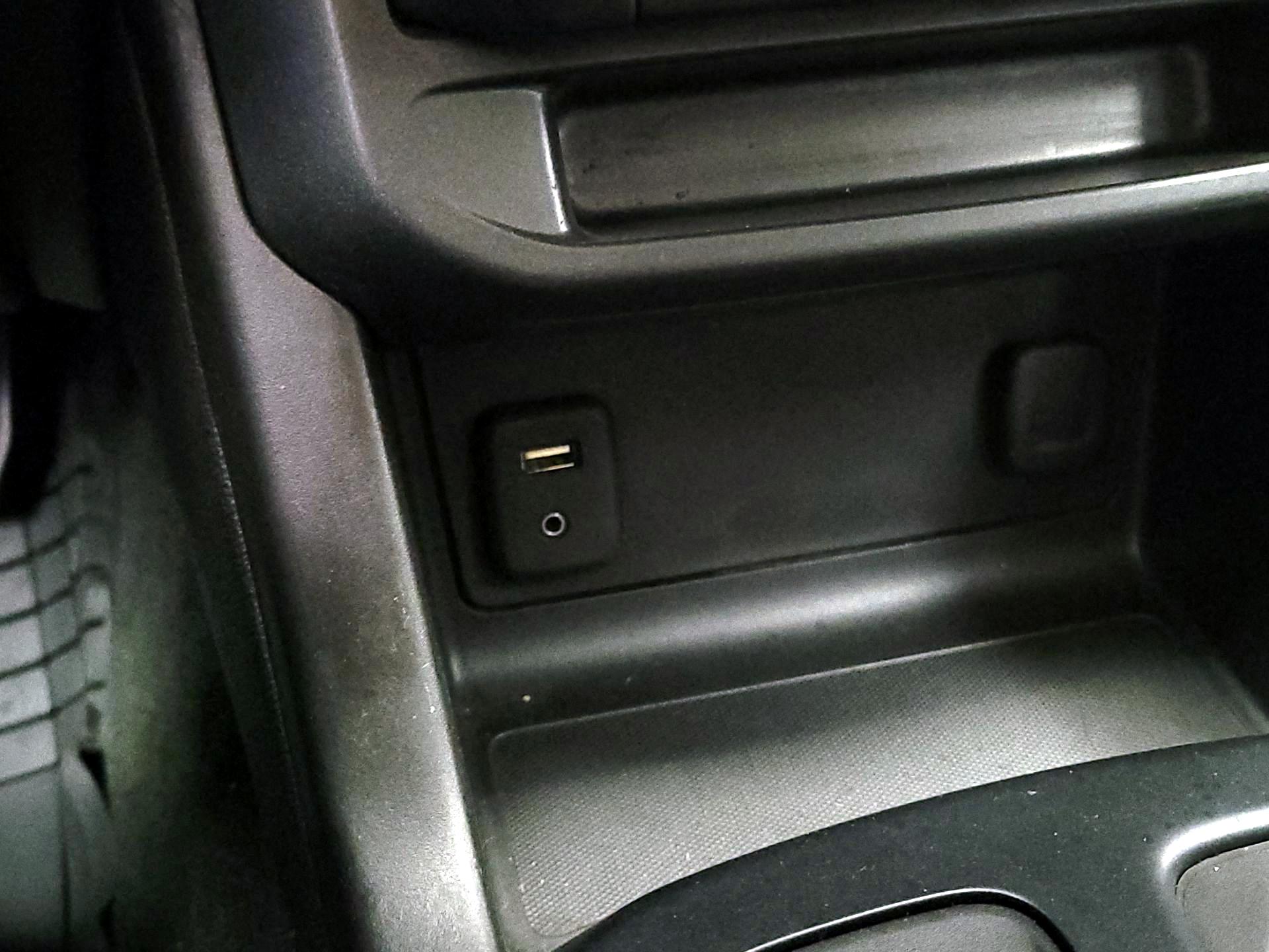 Thumbnail: 2016 Chevrolet Colorado - 18