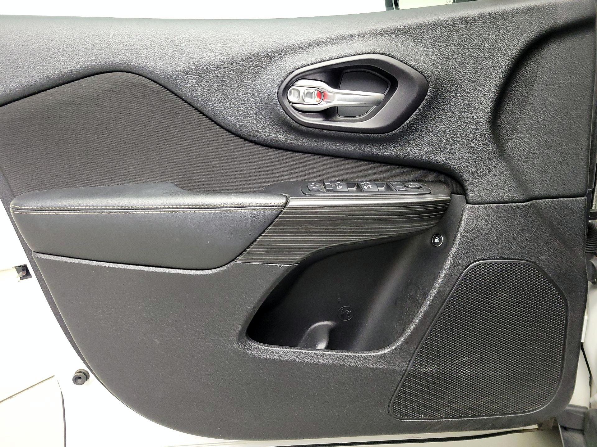 Thumbnail: 2014 Jeep Cherokee - 12