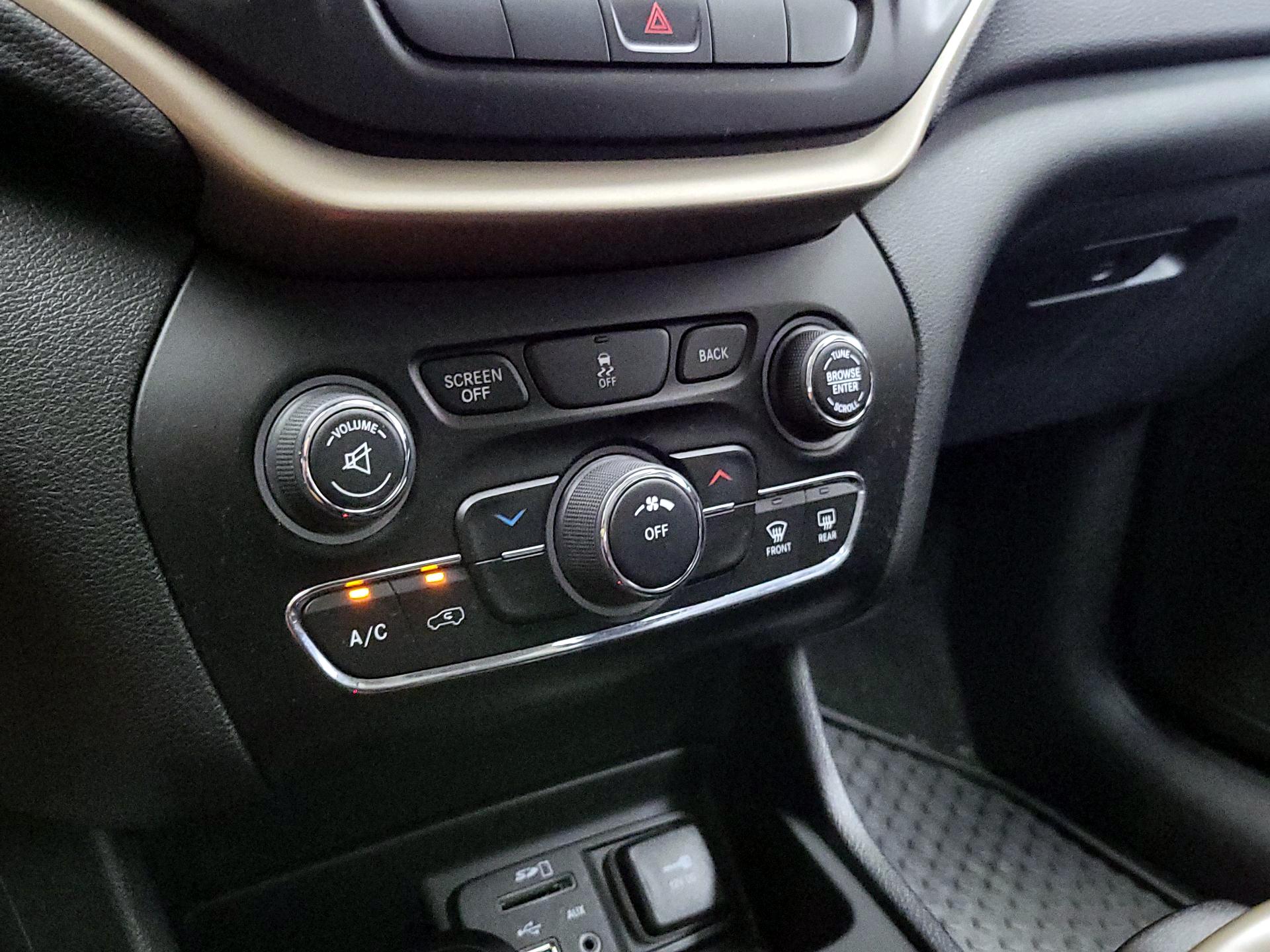 Thumbnail: 2014 Jeep Cherokee - 15