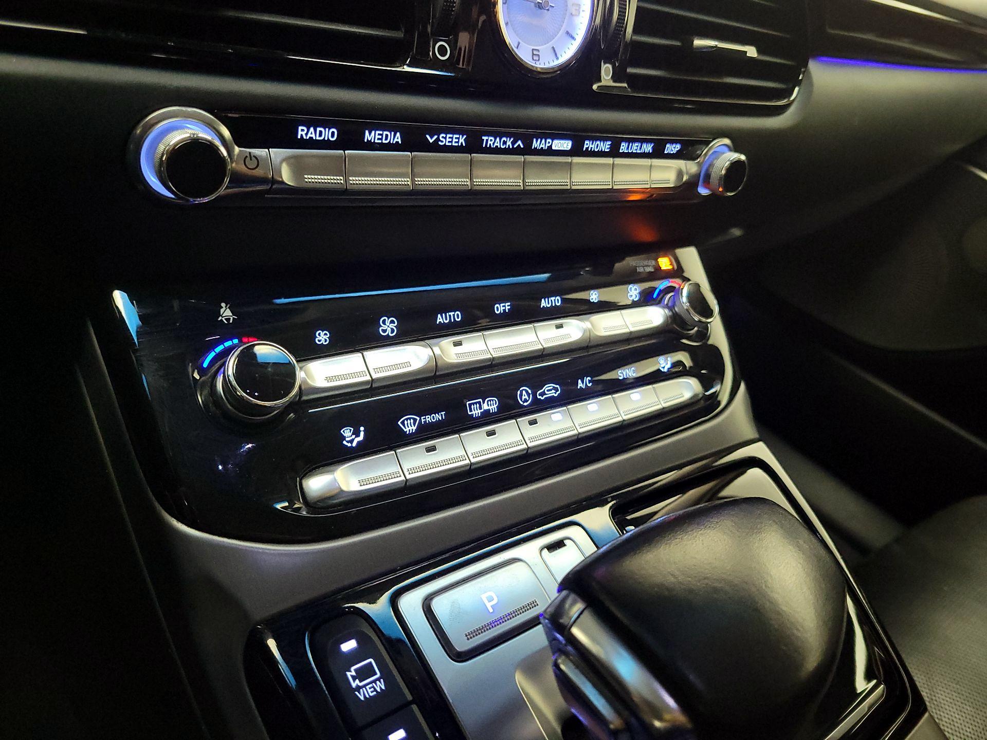 Thumbnail: 2017 Genesis G90 - 17