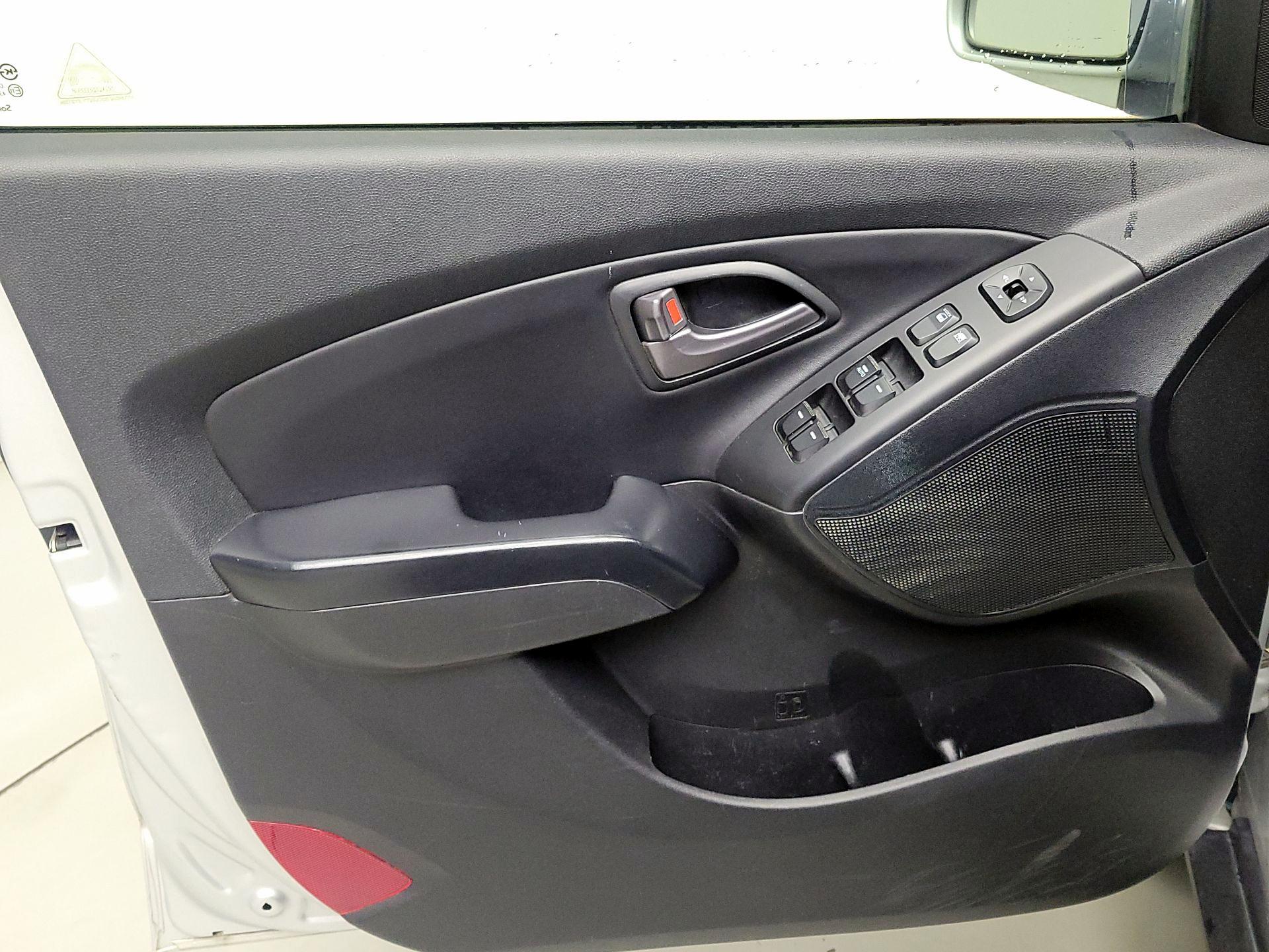 Thumbnail: 2014 Hyundai Tucson - 12