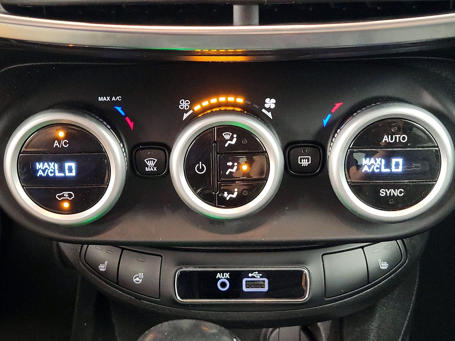 Thumbnail: 2016 Fiat 500X - 16