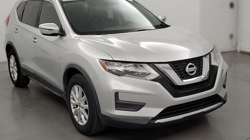 2017 Nissan Rogue SV Hero Image