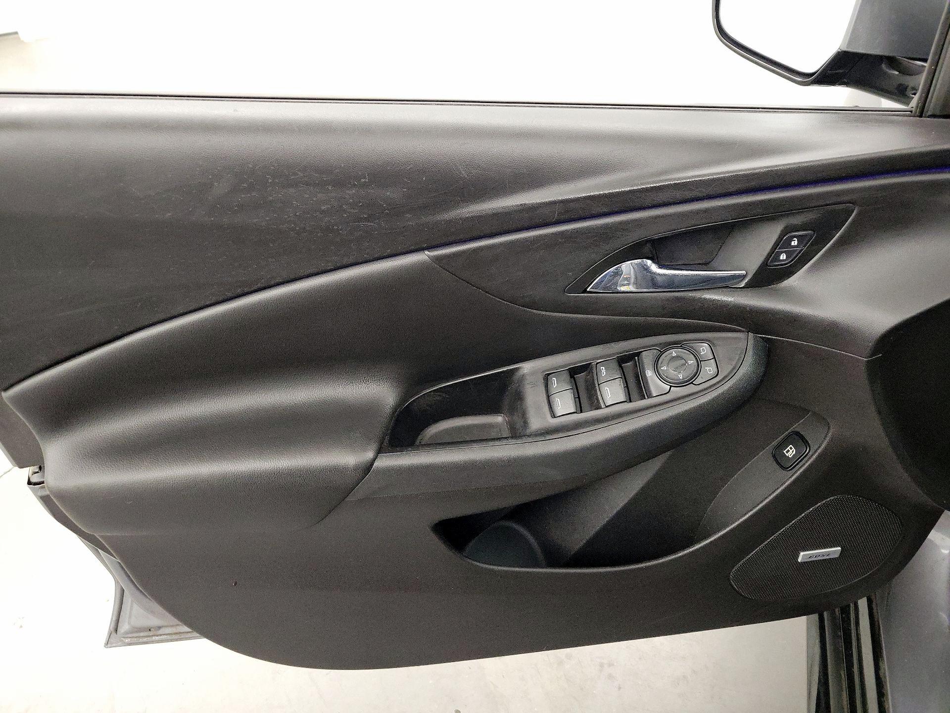 Thumbnail: 2018 Chevrolet Volt - 12