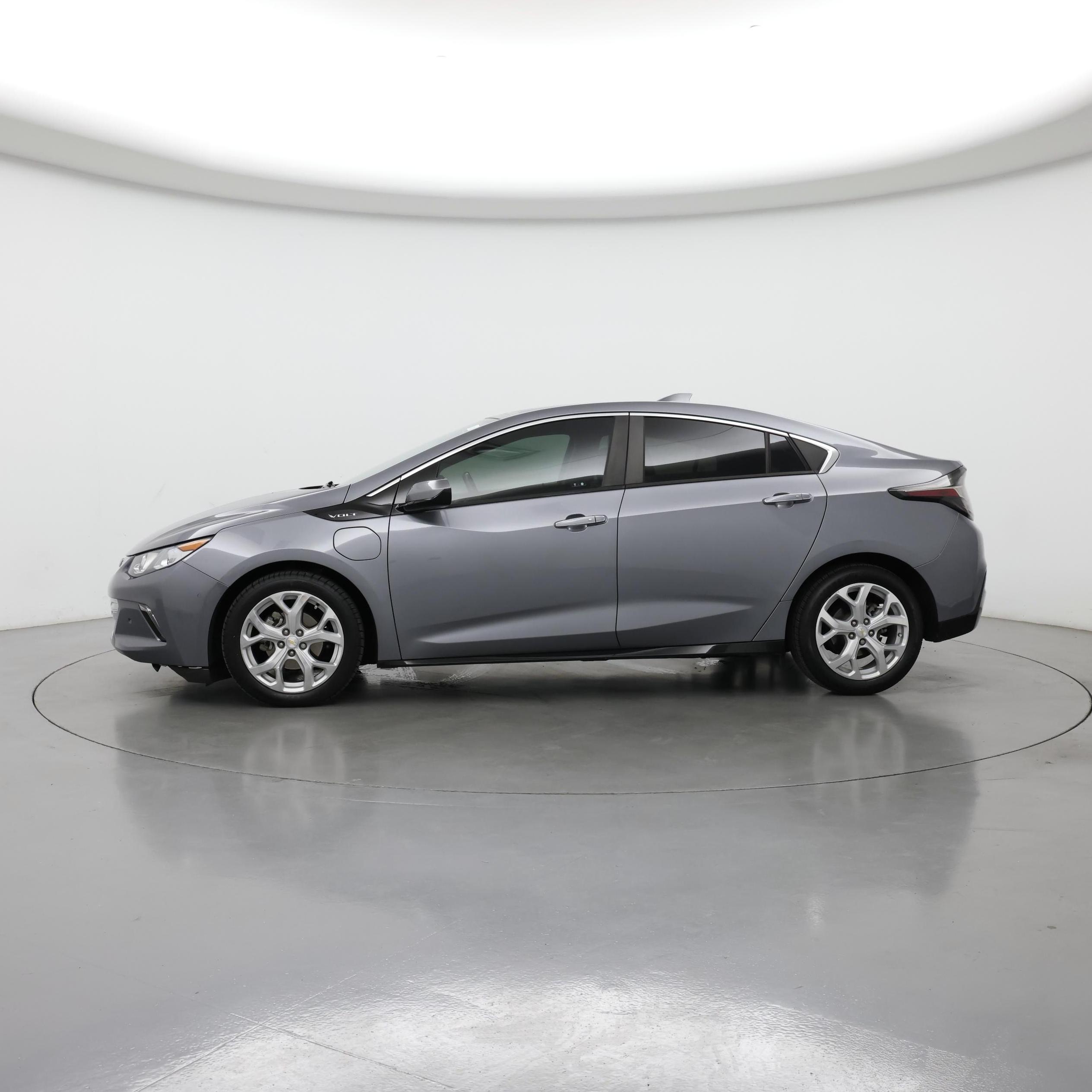 Thumbnail: 2018 Chevrolet Volt - 3