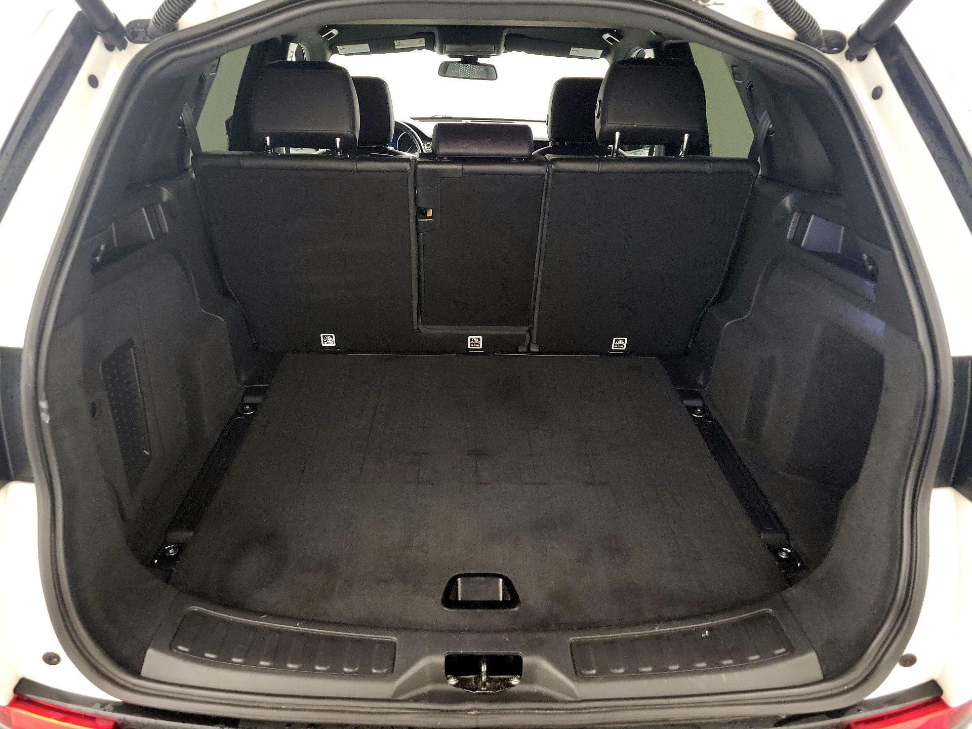 Thumbnail: 2019 Land Rover Discovery Sport - 20