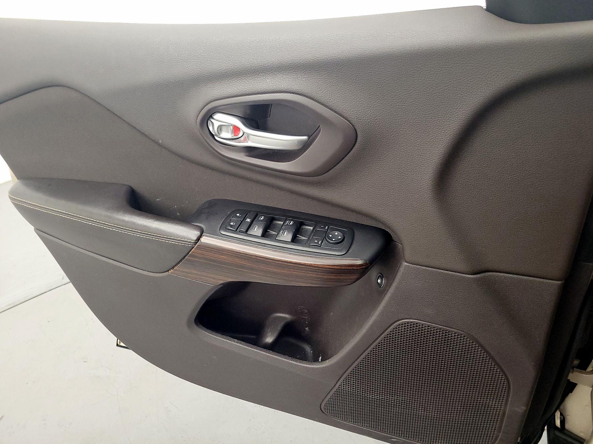 Thumbnail: 2014 Jeep Cherokee - 12