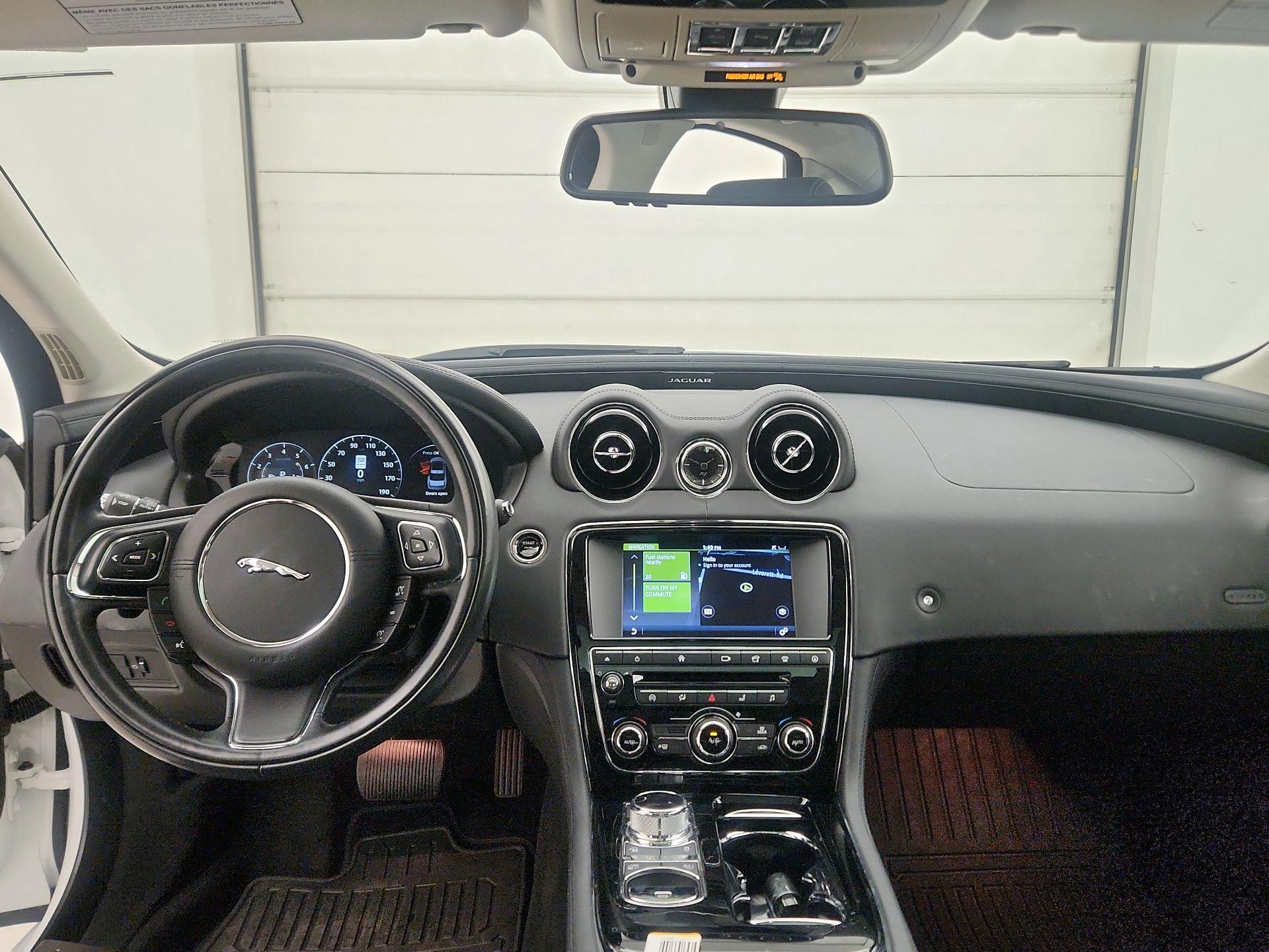 Thumbnail: 2017 Jaguar XJ - 9
