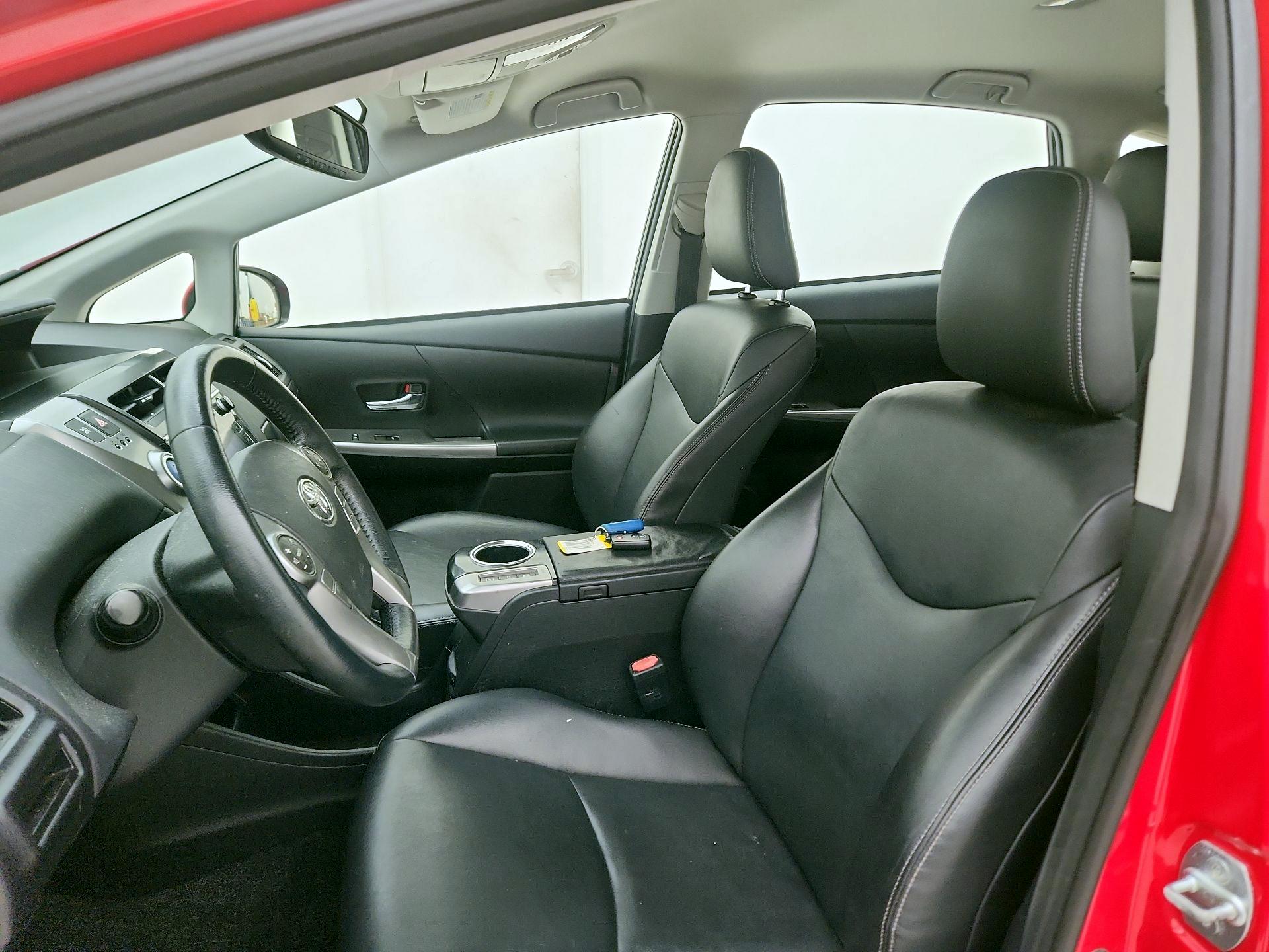 Thumbnail: 2015 Toyota Prius v - 11