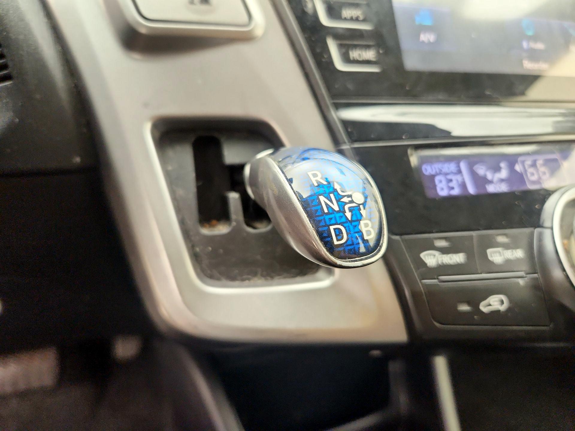 Thumbnail: 2015 Toyota Prius v - 17