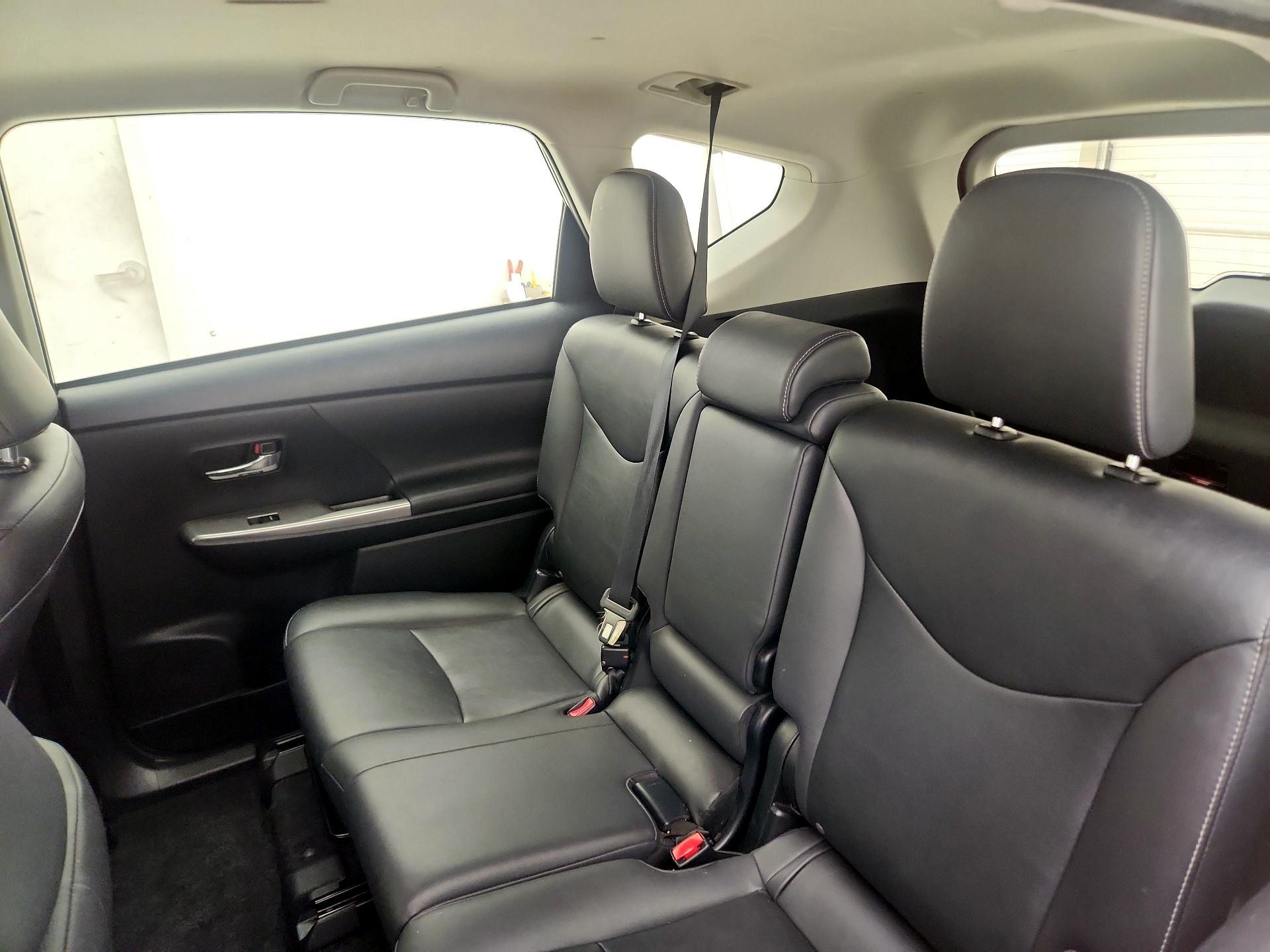 Thumbnail: 2015 Toyota Prius v - 18