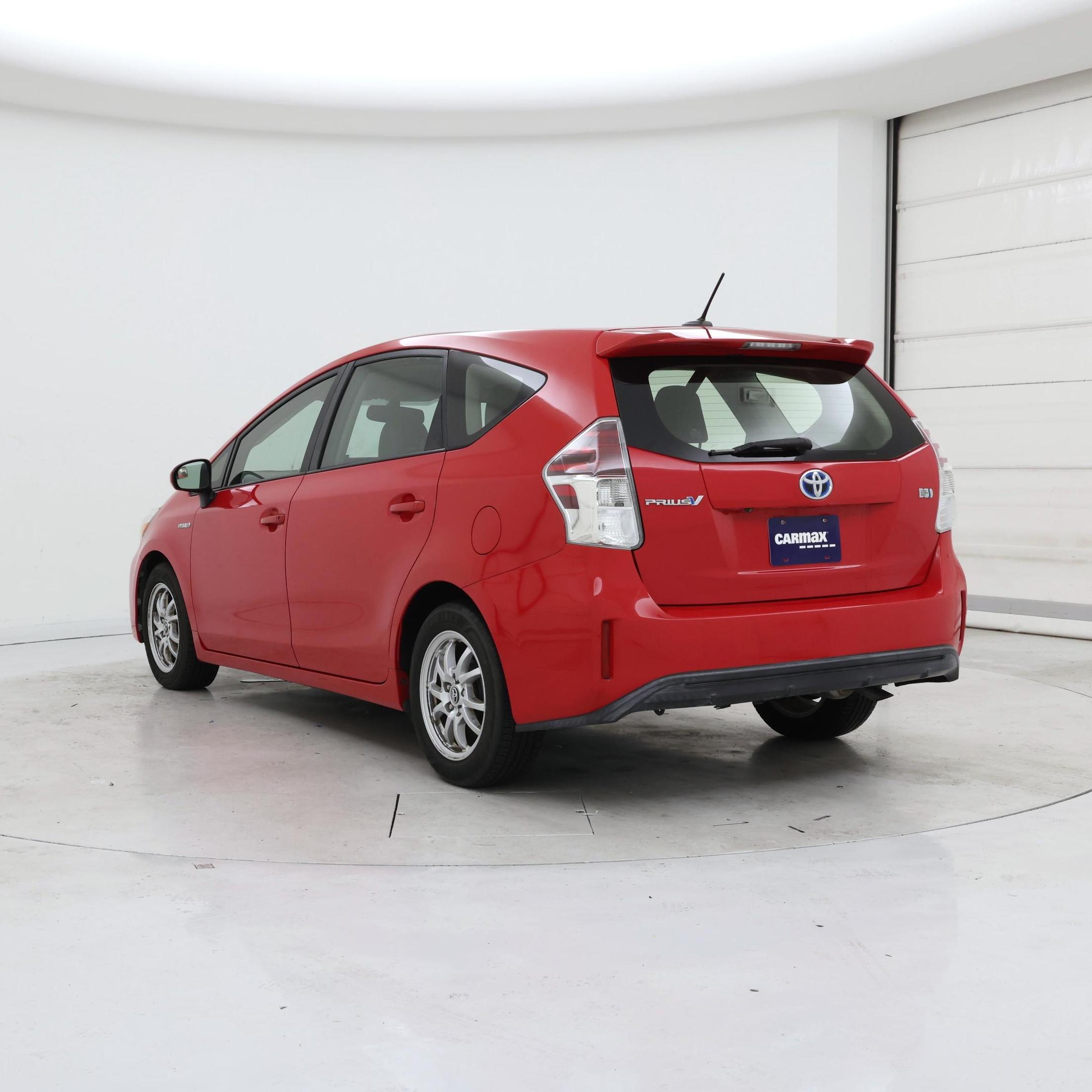 Thumbnail: 2015 Toyota Prius v - 2