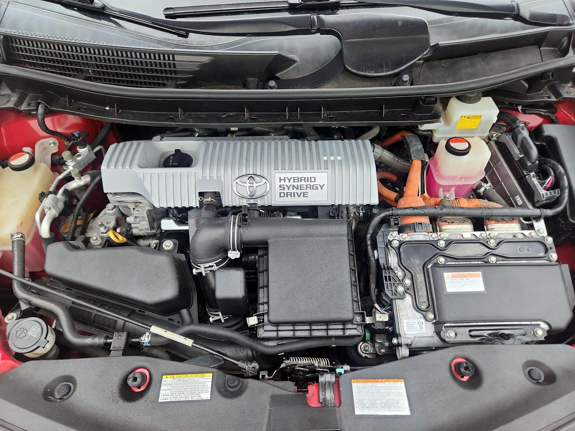 Thumbnail: 2015 Toyota Prius v - 20