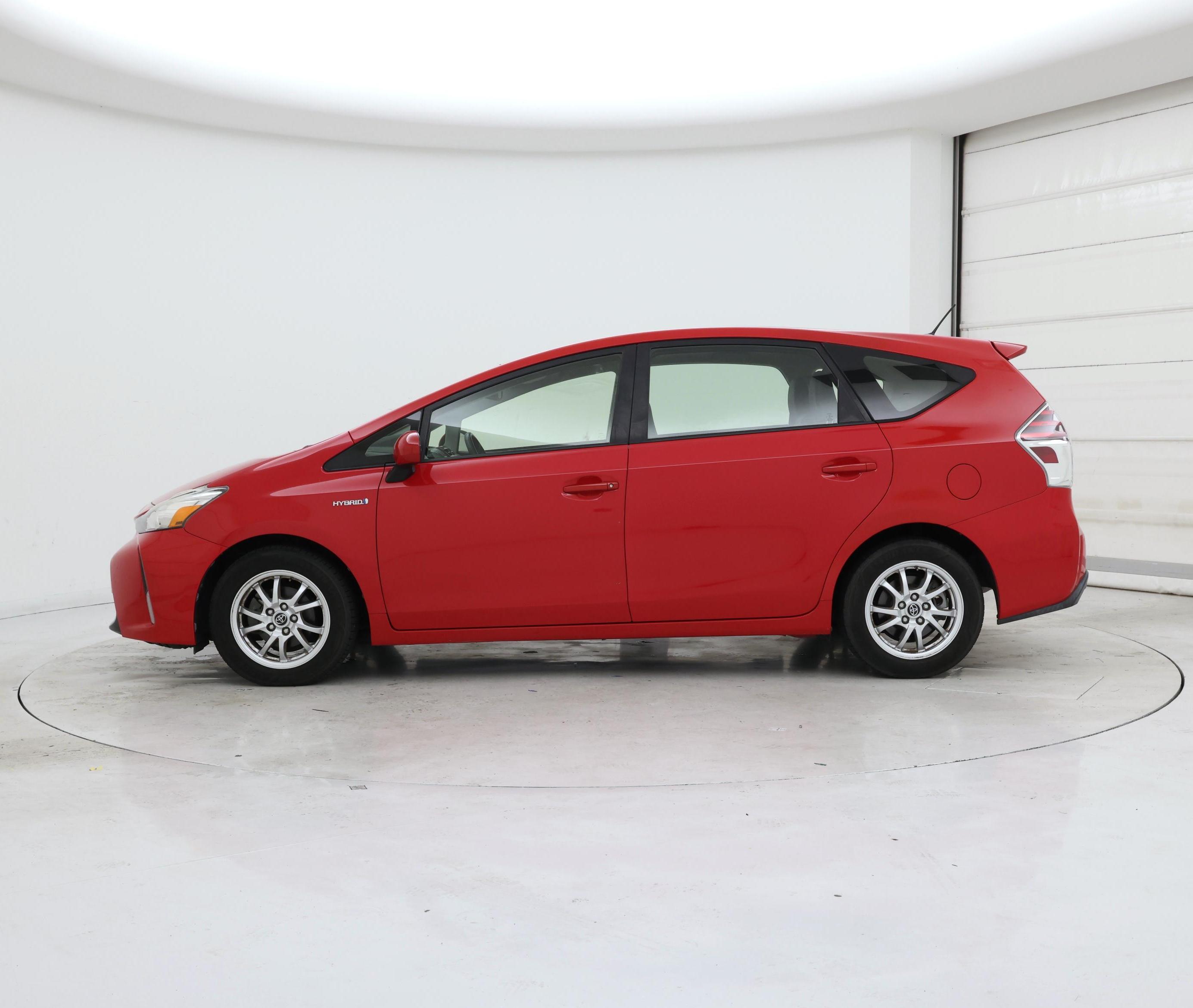 Thumbnail: 2015 Toyota Prius v - 3