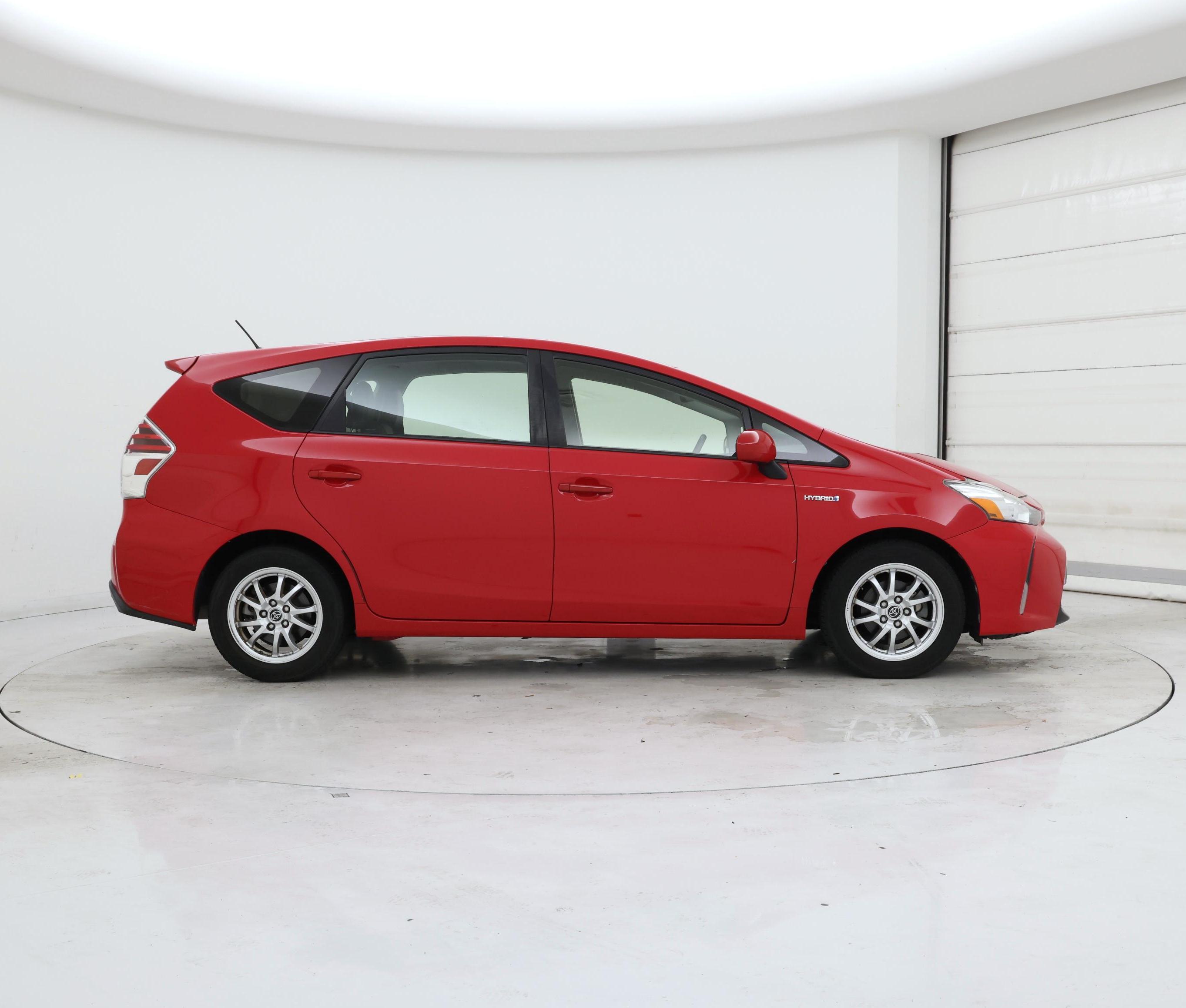 Thumbnail: 2015 Toyota Prius v - 7