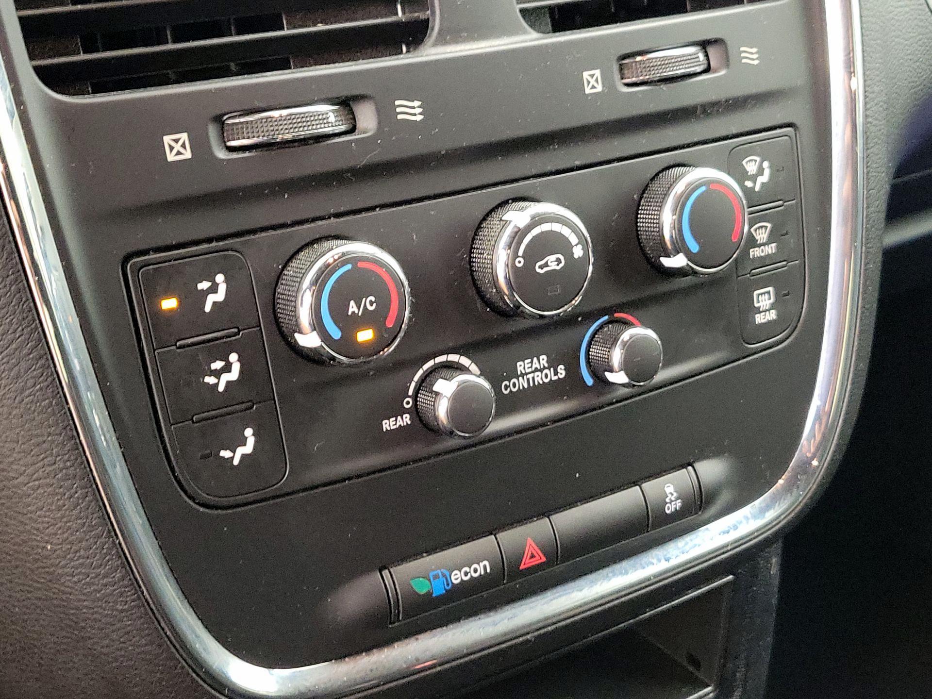 Thumbnail: 2016 Dodge Grand Caravan - 15