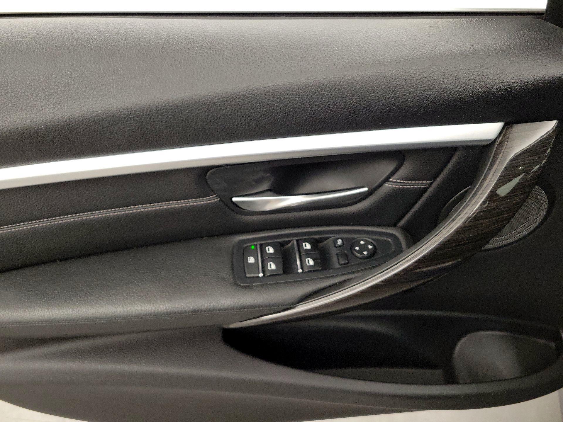 Thumbnail: 2016 BMW 3 Series - 12