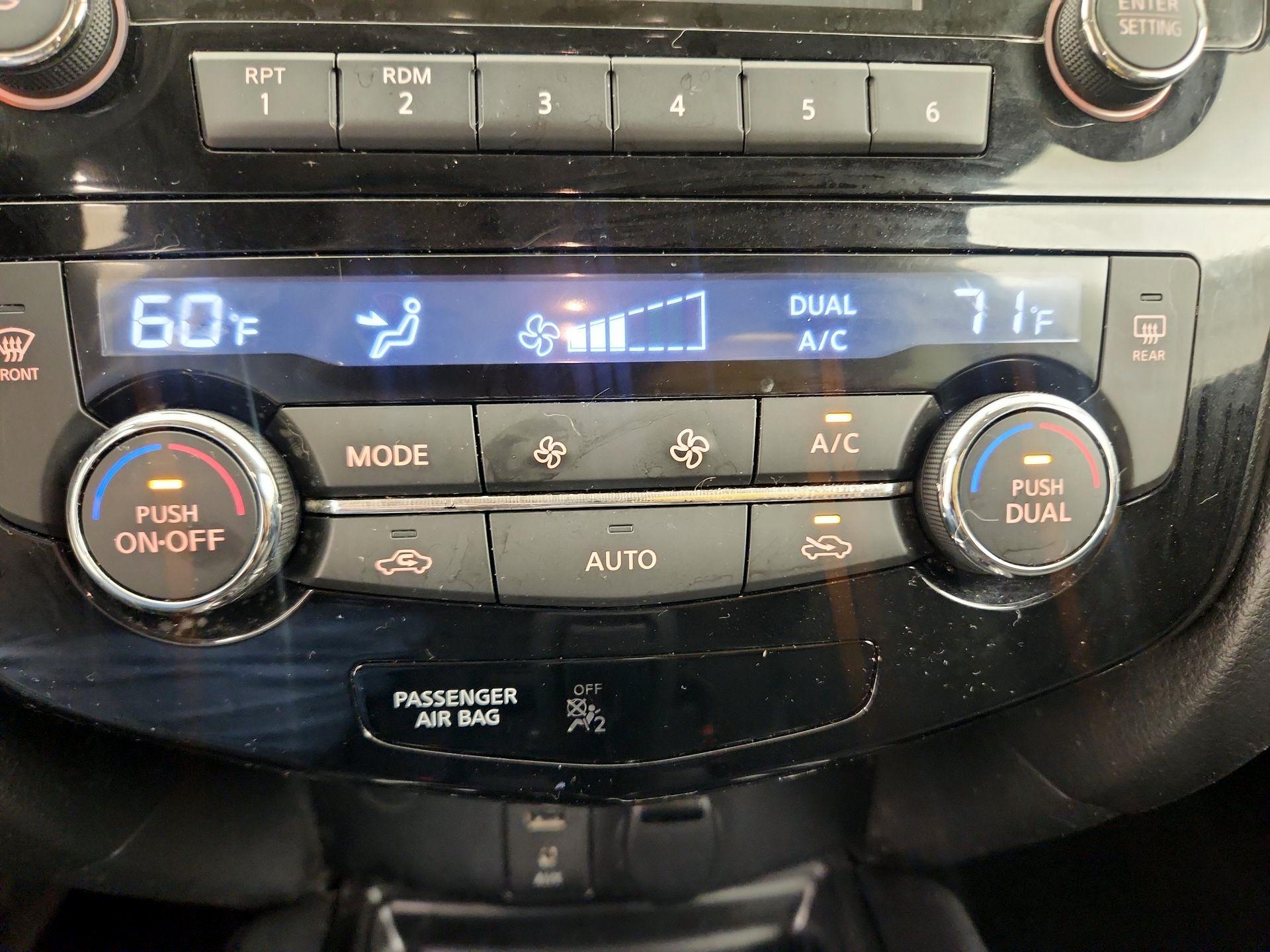 Thumbnail: 2016 Nissan Rogue - 16