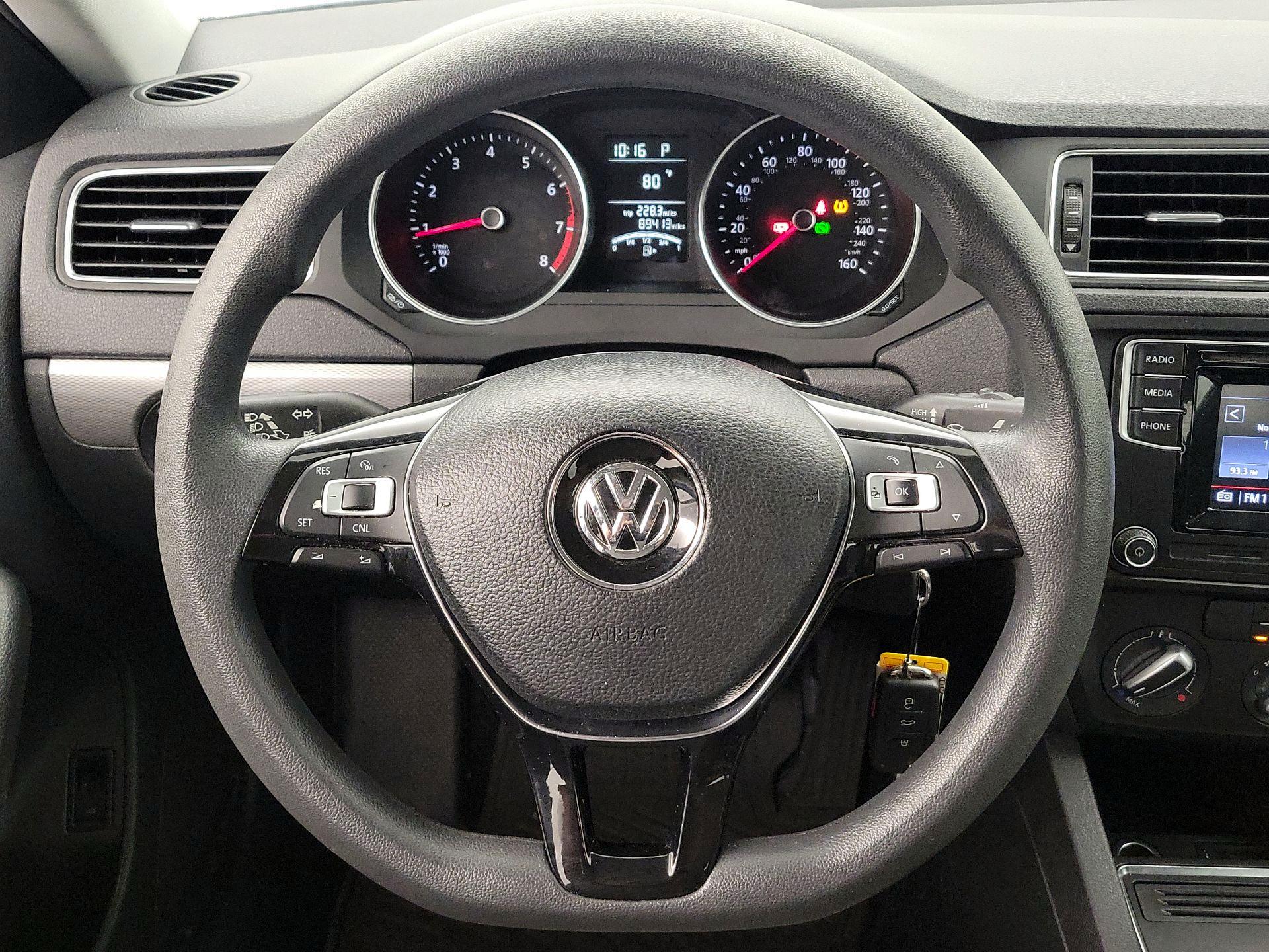 Thumbnail: 2017 Volkswagen Jetta - 10