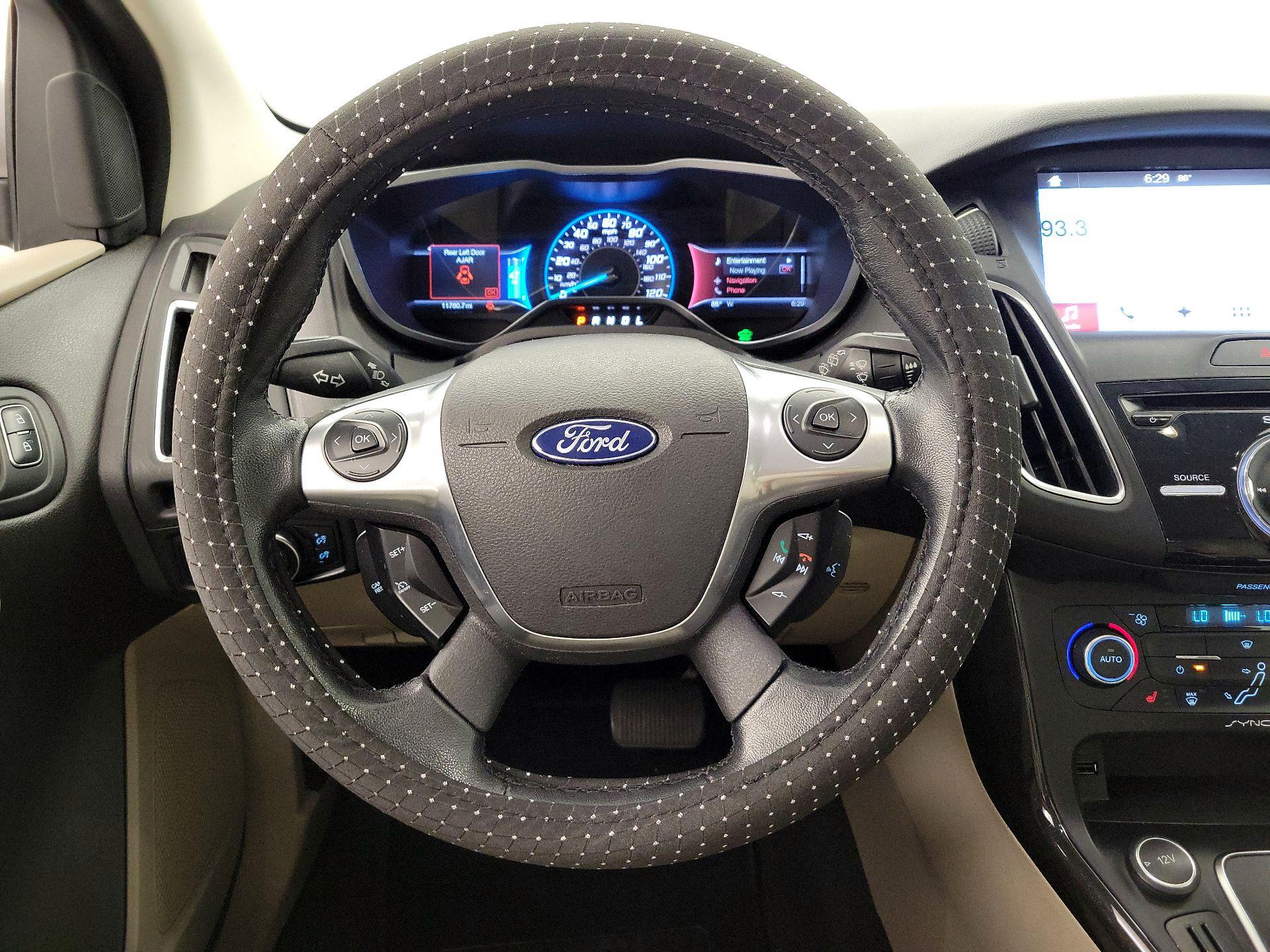 Thumbnail: 2016 Ford Focus - 10