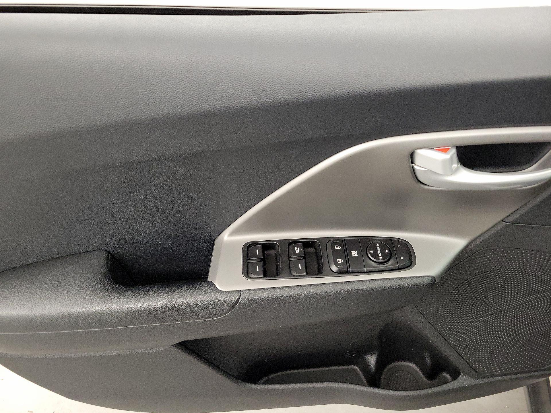 Thumbnail: 2018 Kia Niro - 12
