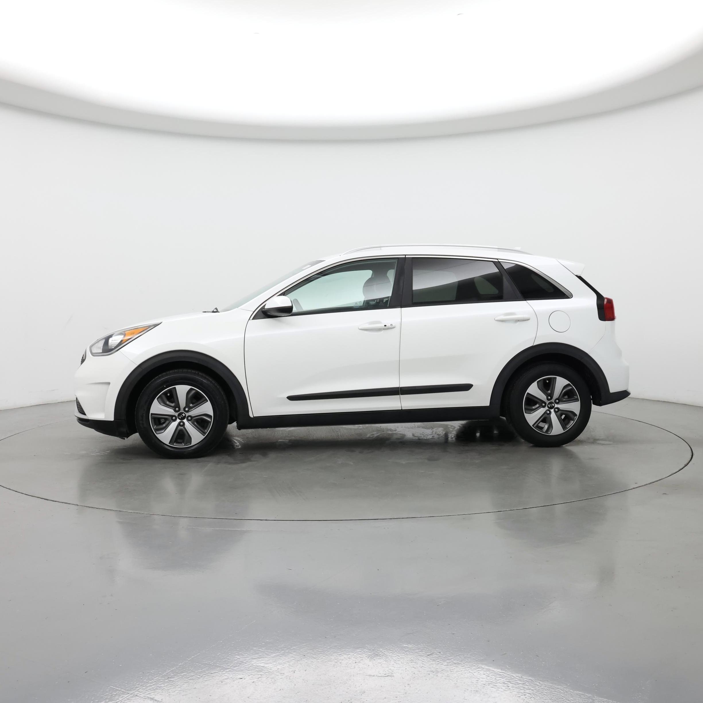 Thumbnail: 2018 Kia Niro - 3