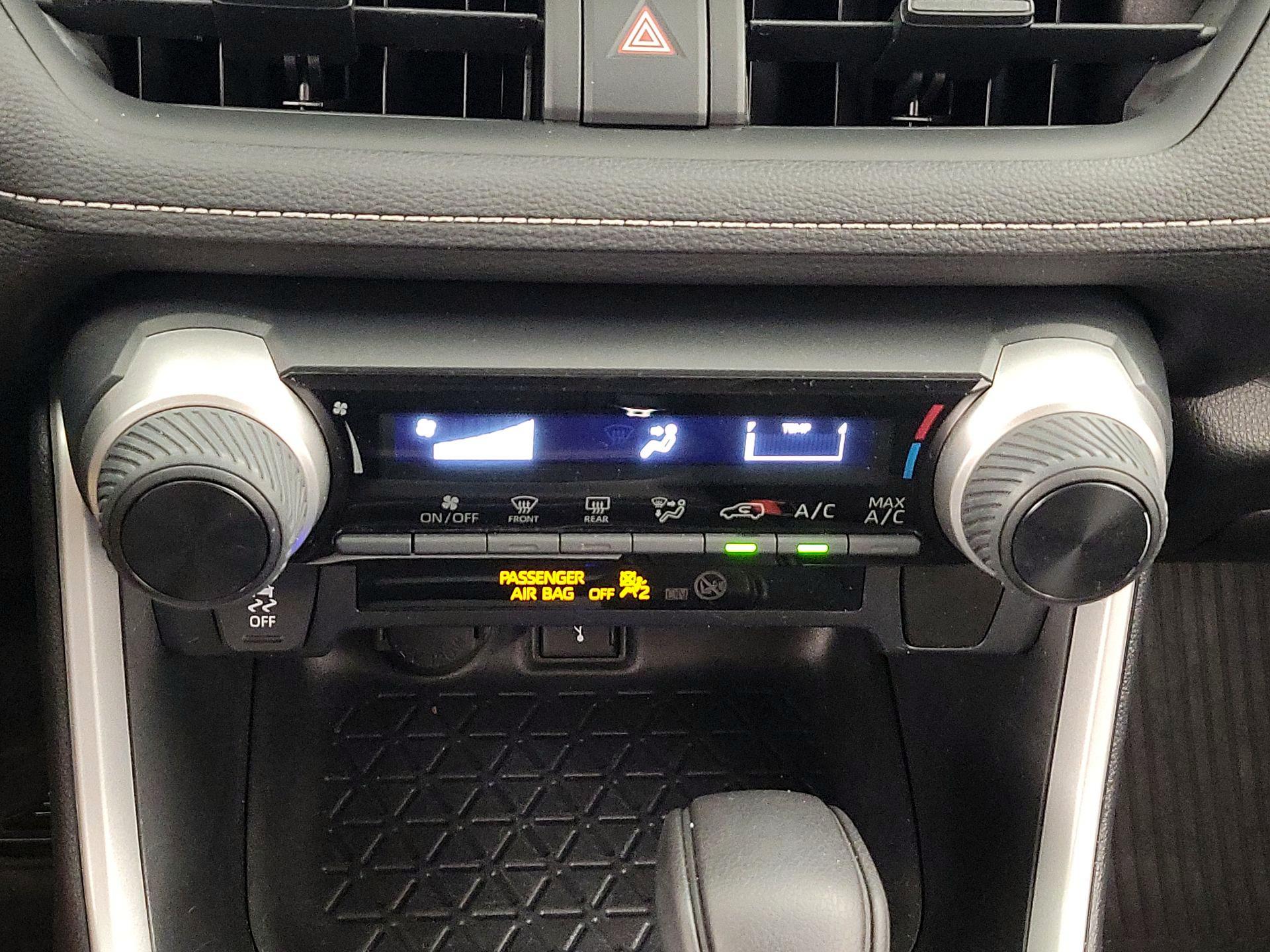 Thumbnail: 2020 Toyota RAV4 - 17