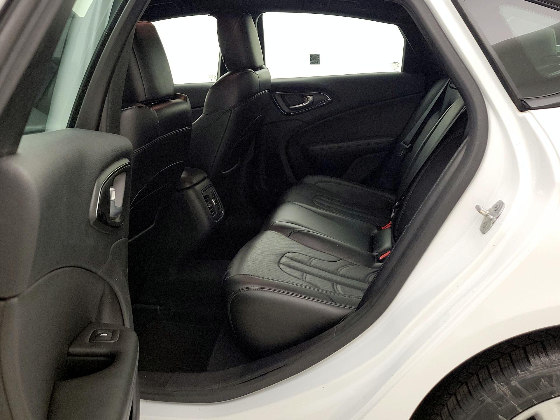 Thumbnail: 2015 Chrysler 200 - 20