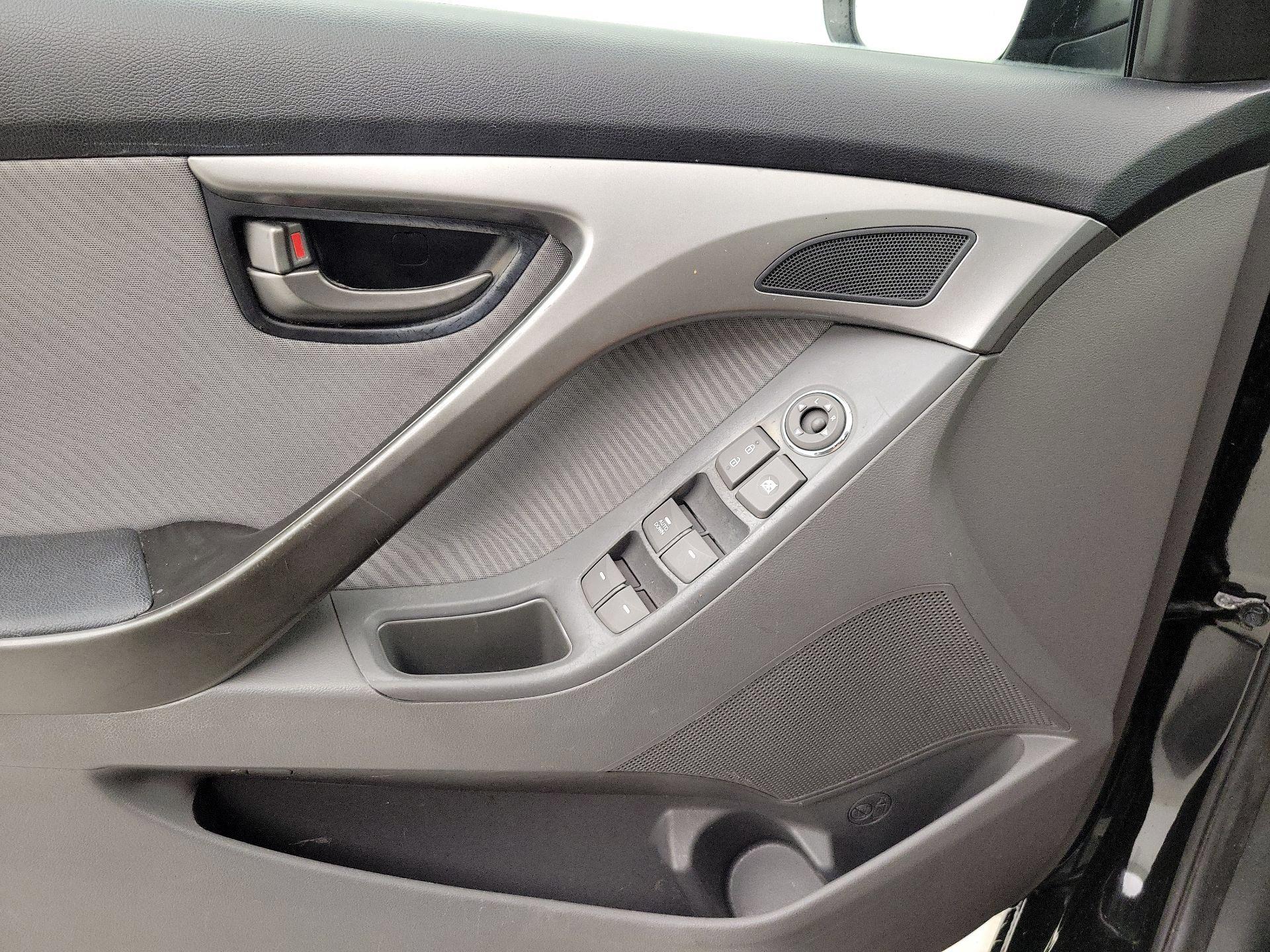 Thumbnail: 2013 Hyundai Elantra - 12