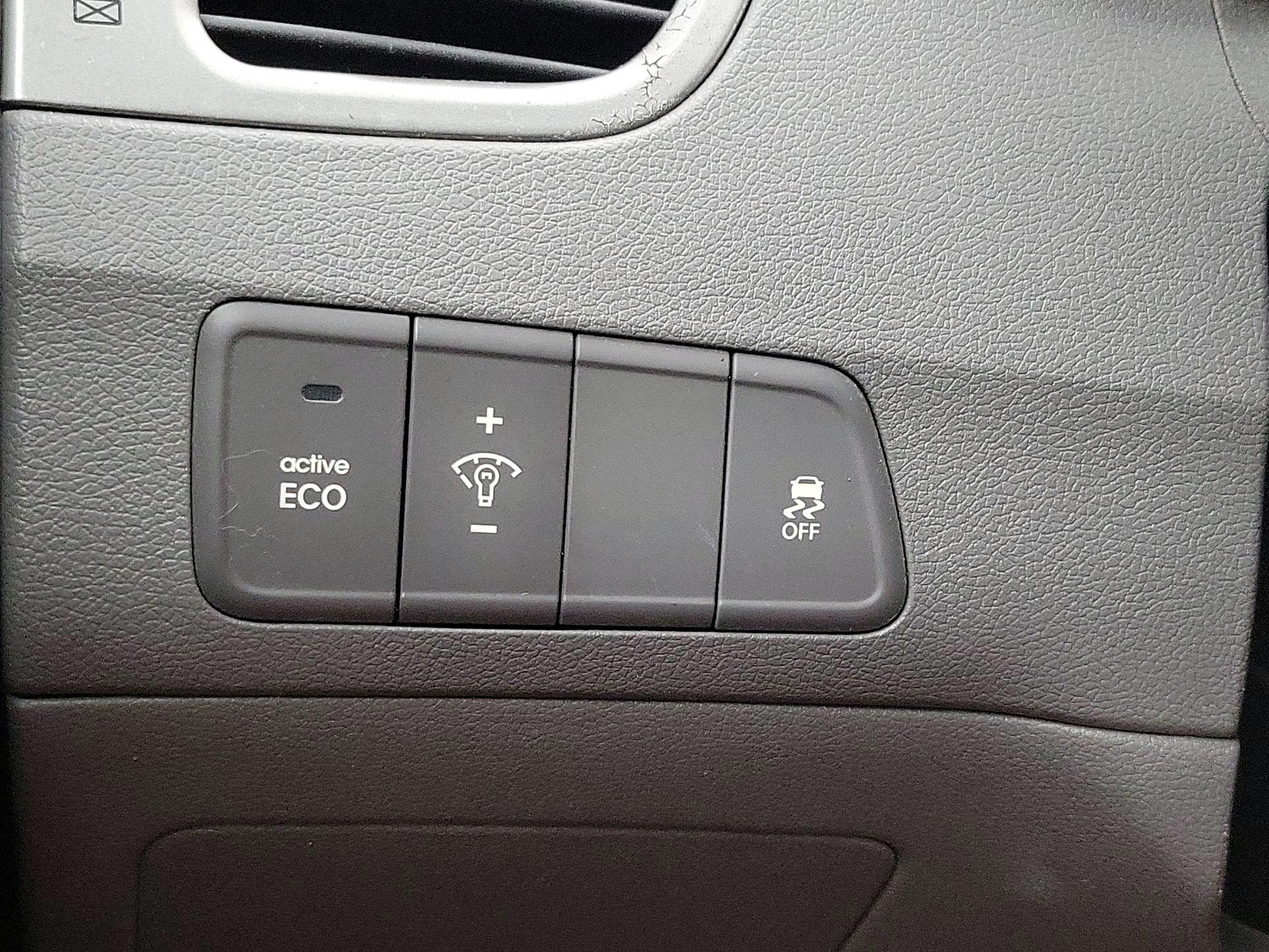 Thumbnail: 2013 Hyundai Elantra - 13