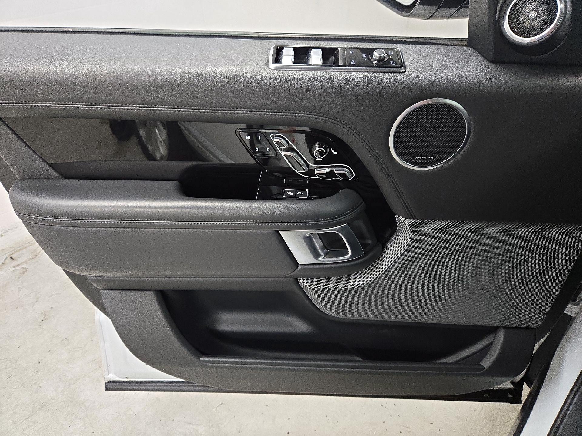Thumbnail: 2020 Land Rover Range Rover - 12
