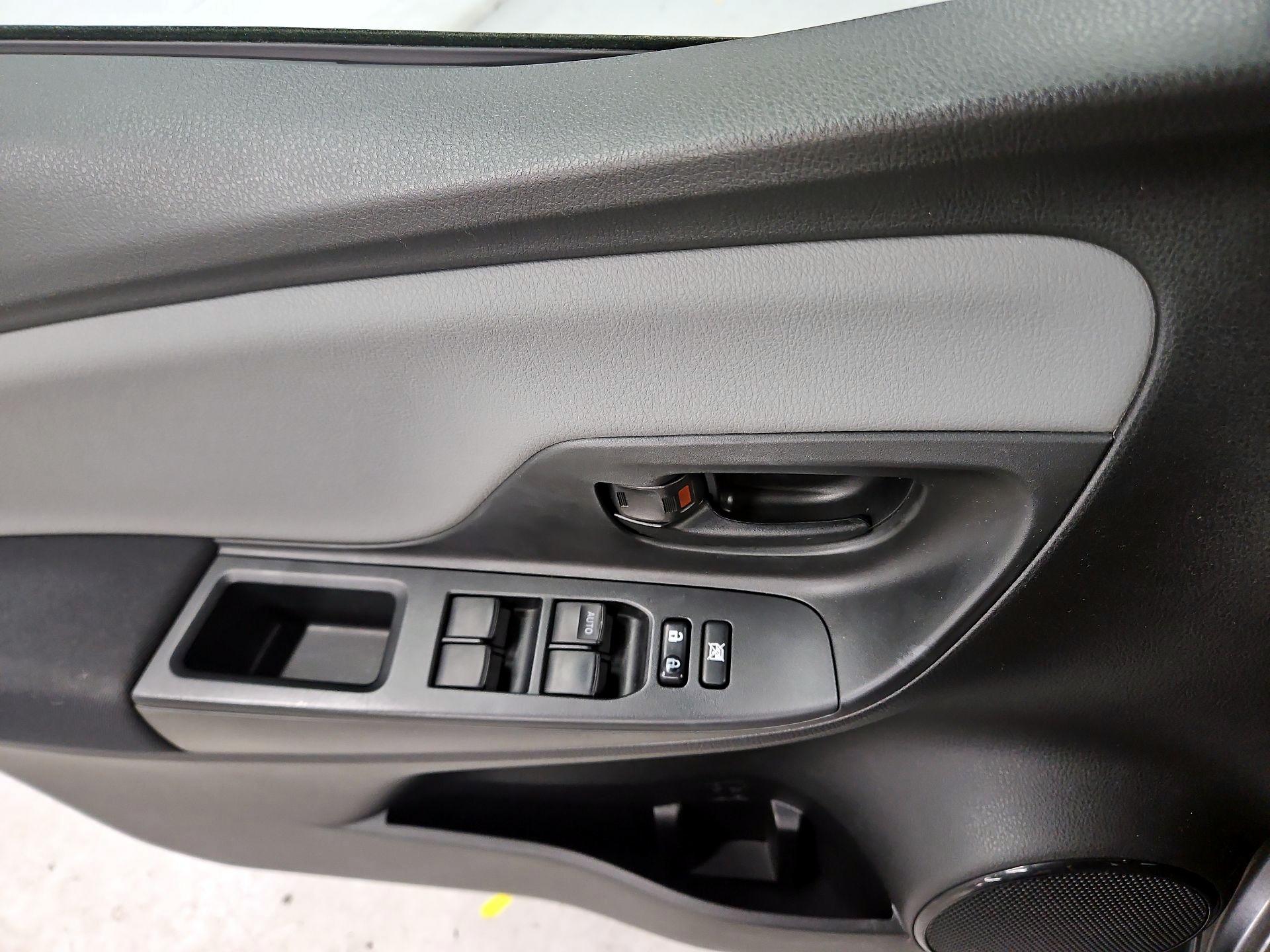 Thumbnail: 2015 Toyota Yaris - 12