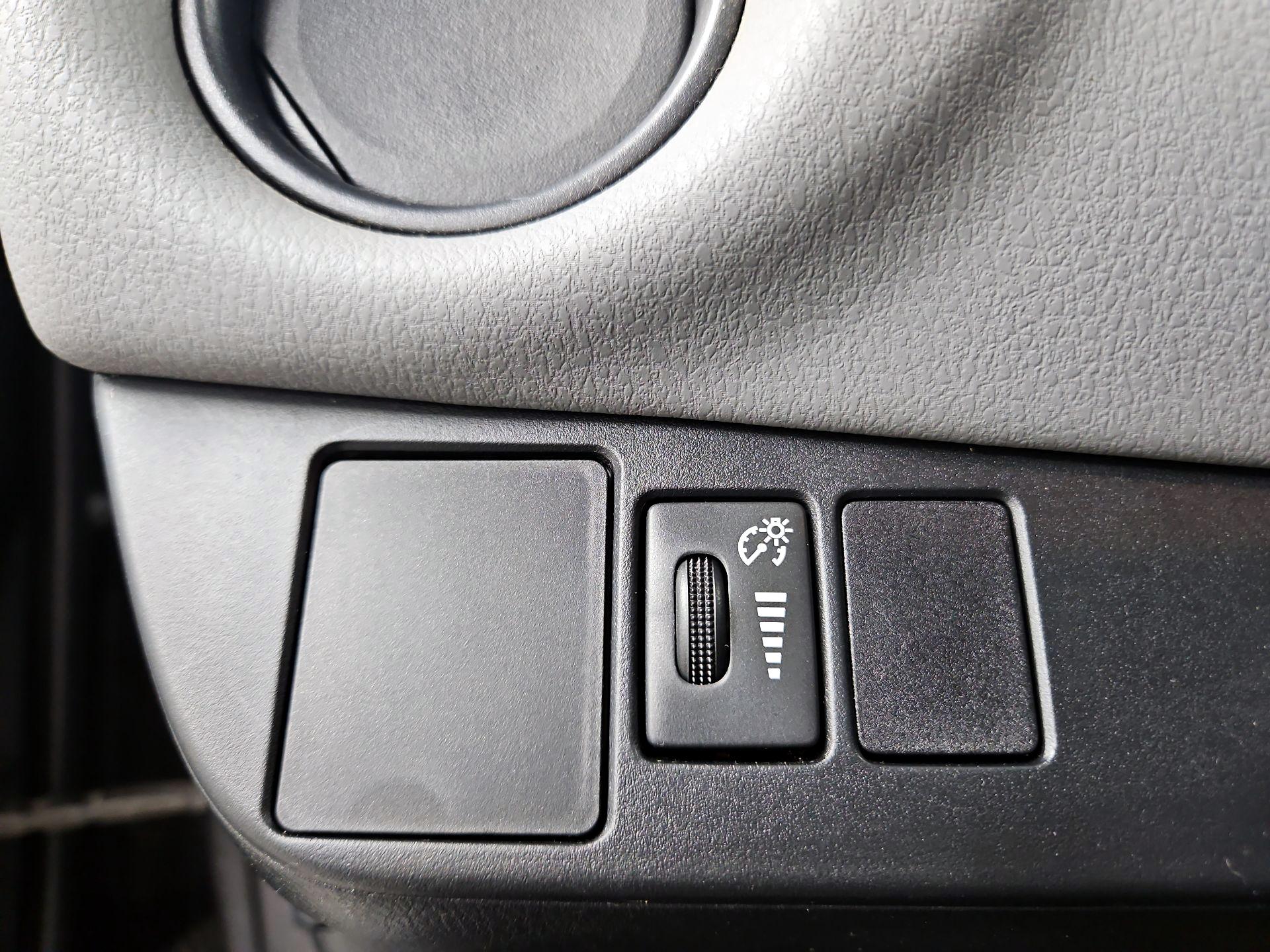 Thumbnail: 2015 Toyota Yaris - 13