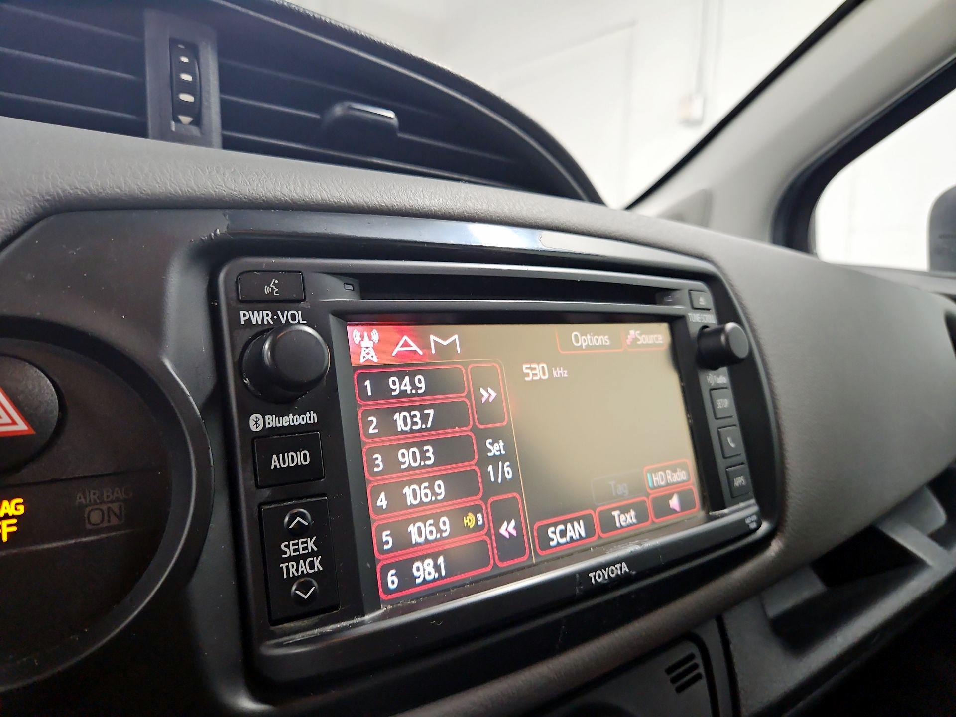 Thumbnail: 2015 Toyota Yaris - 14
