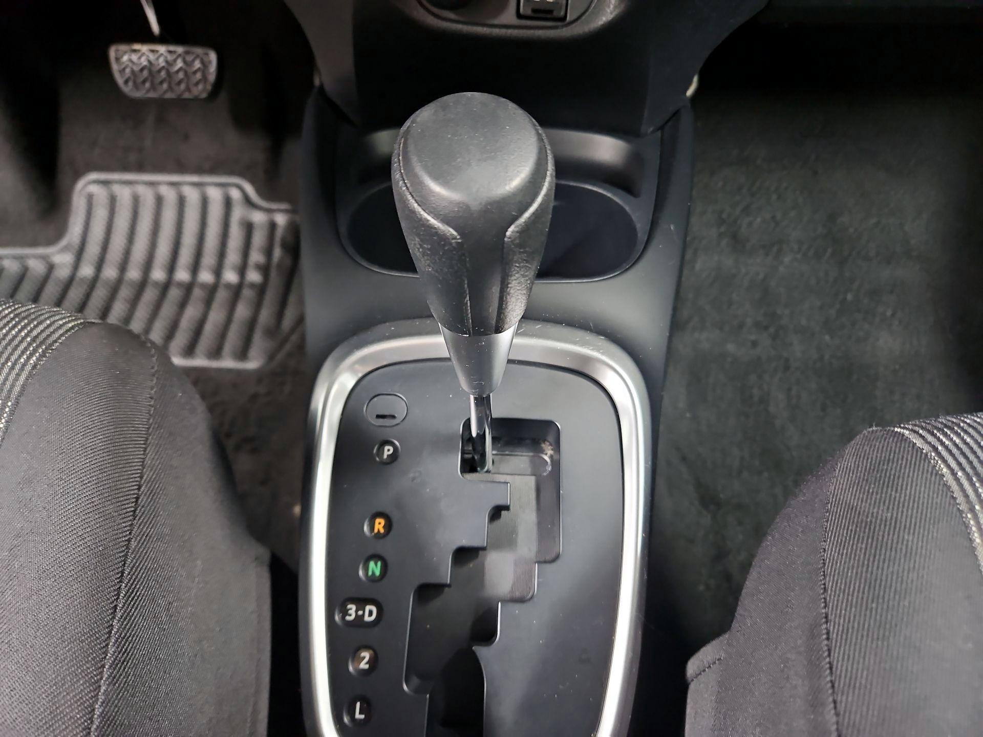 Thumbnail: 2015 Toyota Yaris - 16